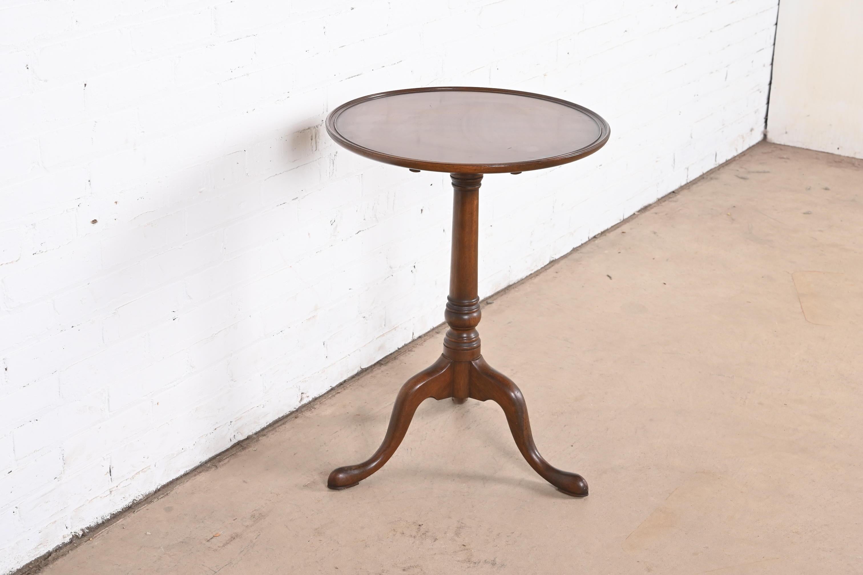 Kittinger Georgian Mahogany Pedestal Tea Table, Circa 1960s 1