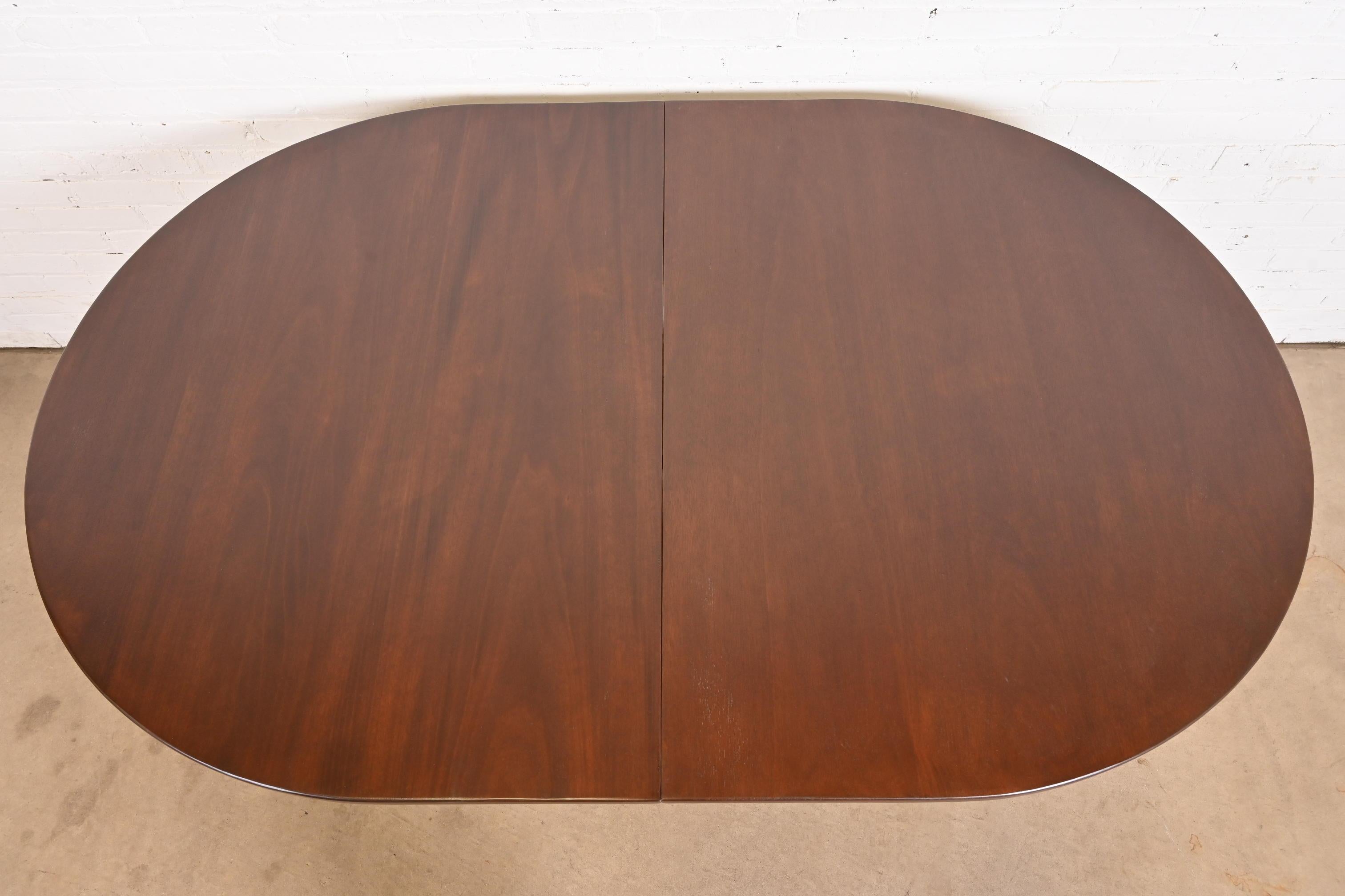 Kittinger Georgian Solid Mahogany Double Pedestal Dining Table, Newly Refinished For Sale 5
