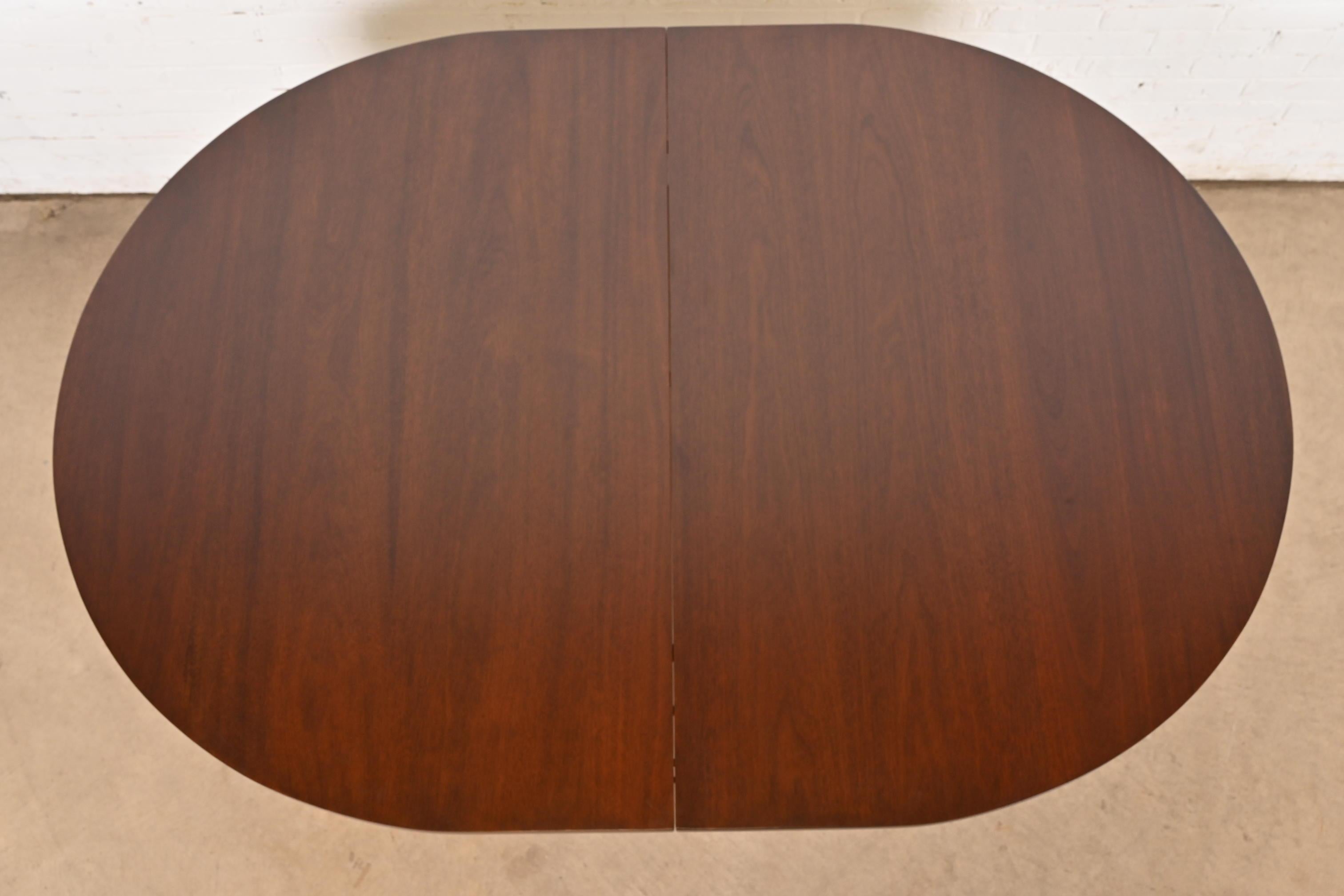 Kittinger Georgian Solid Mahogany Double Pedestal Dining Table, Newly Refinished For Sale 5