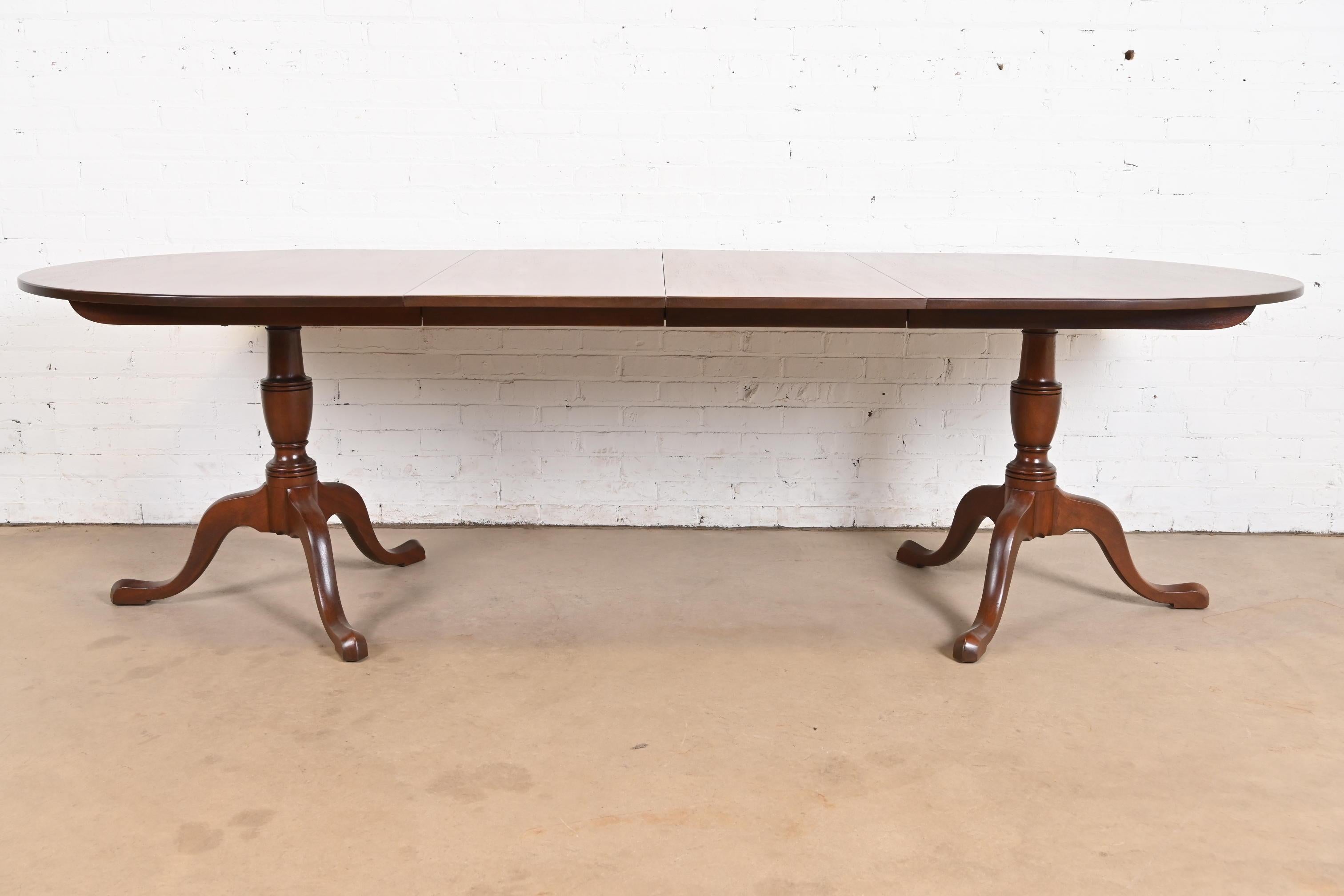 American Kittinger Georgian Solid Mahogany Double Pedestal Dining Table, Newly Refinished For Sale