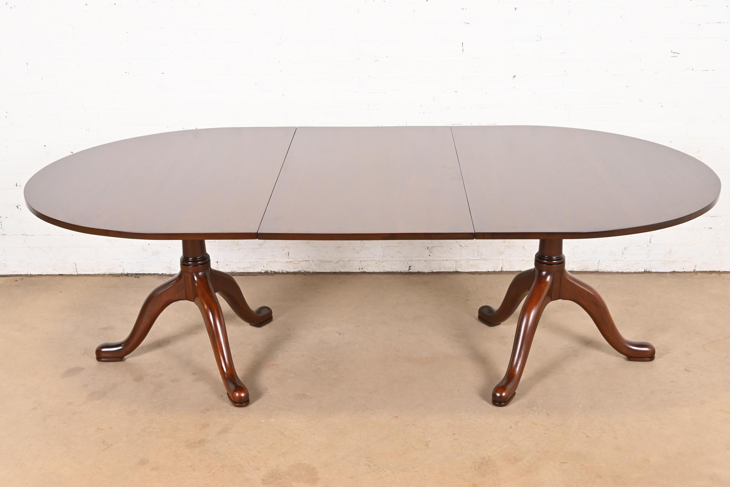 American Kittinger Georgian Solid Mahogany Double Pedestal Dining Table, Newly Refinished For Sale