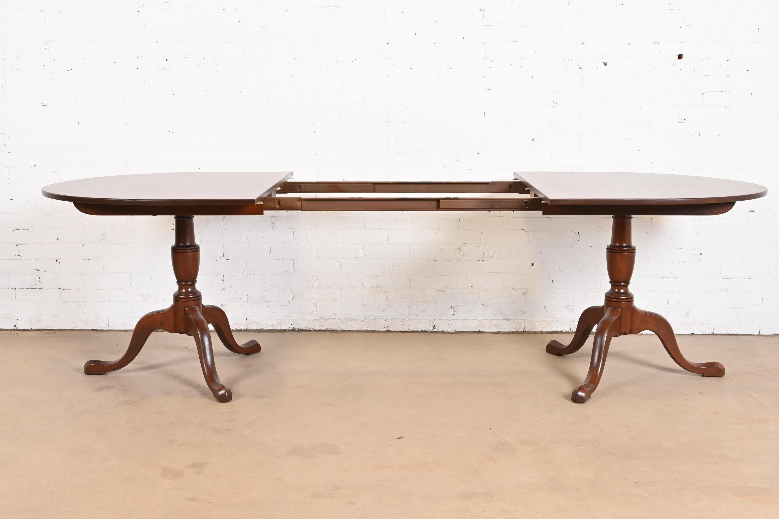 Kittinger Georgian Solid Mahogany Double Pedestal Dining Table, Newly Refinished For Sale 2
