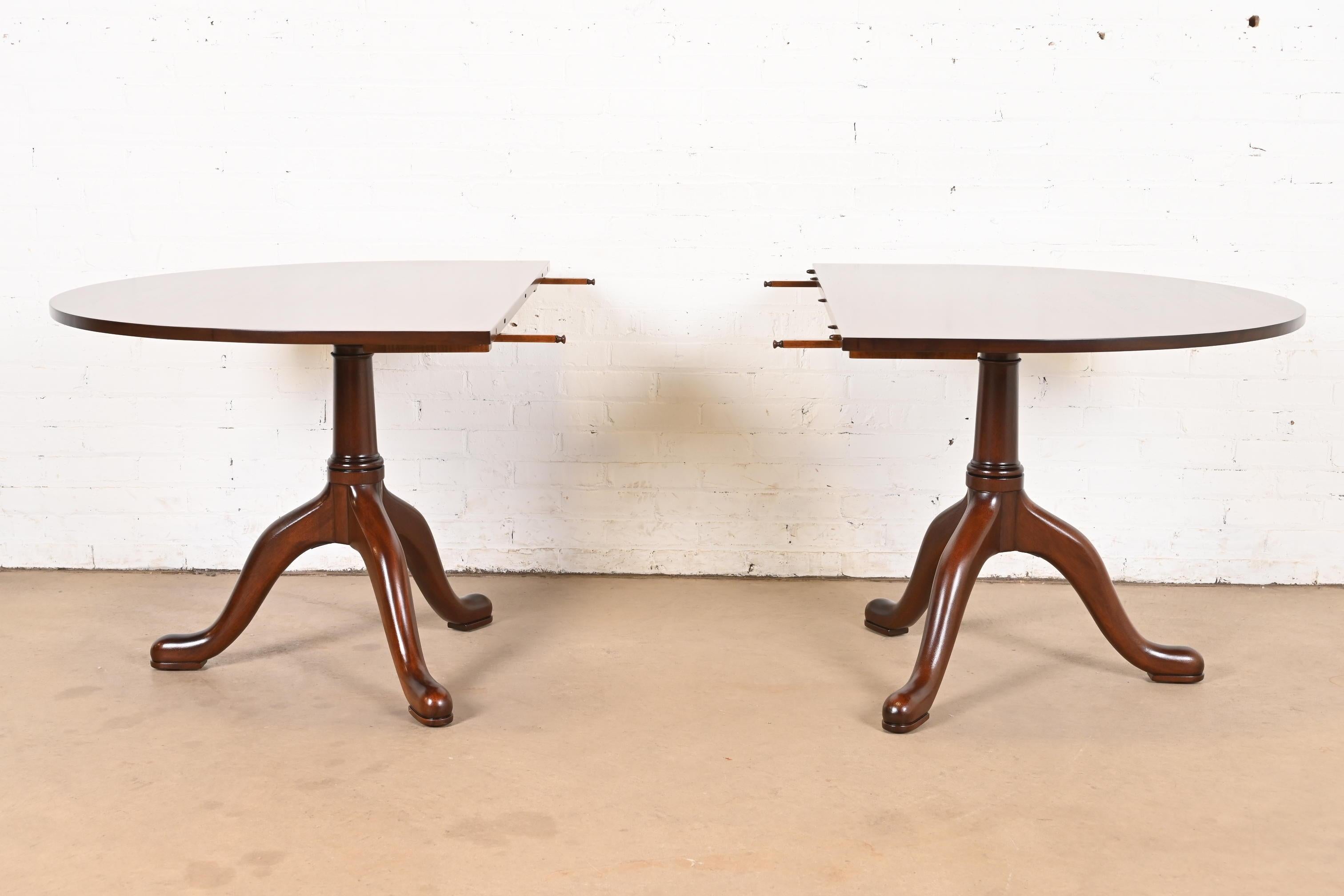 Kittinger Georgian Solid Mahogany Double Pedestal Dining Table, Newly Refinished For Sale 2