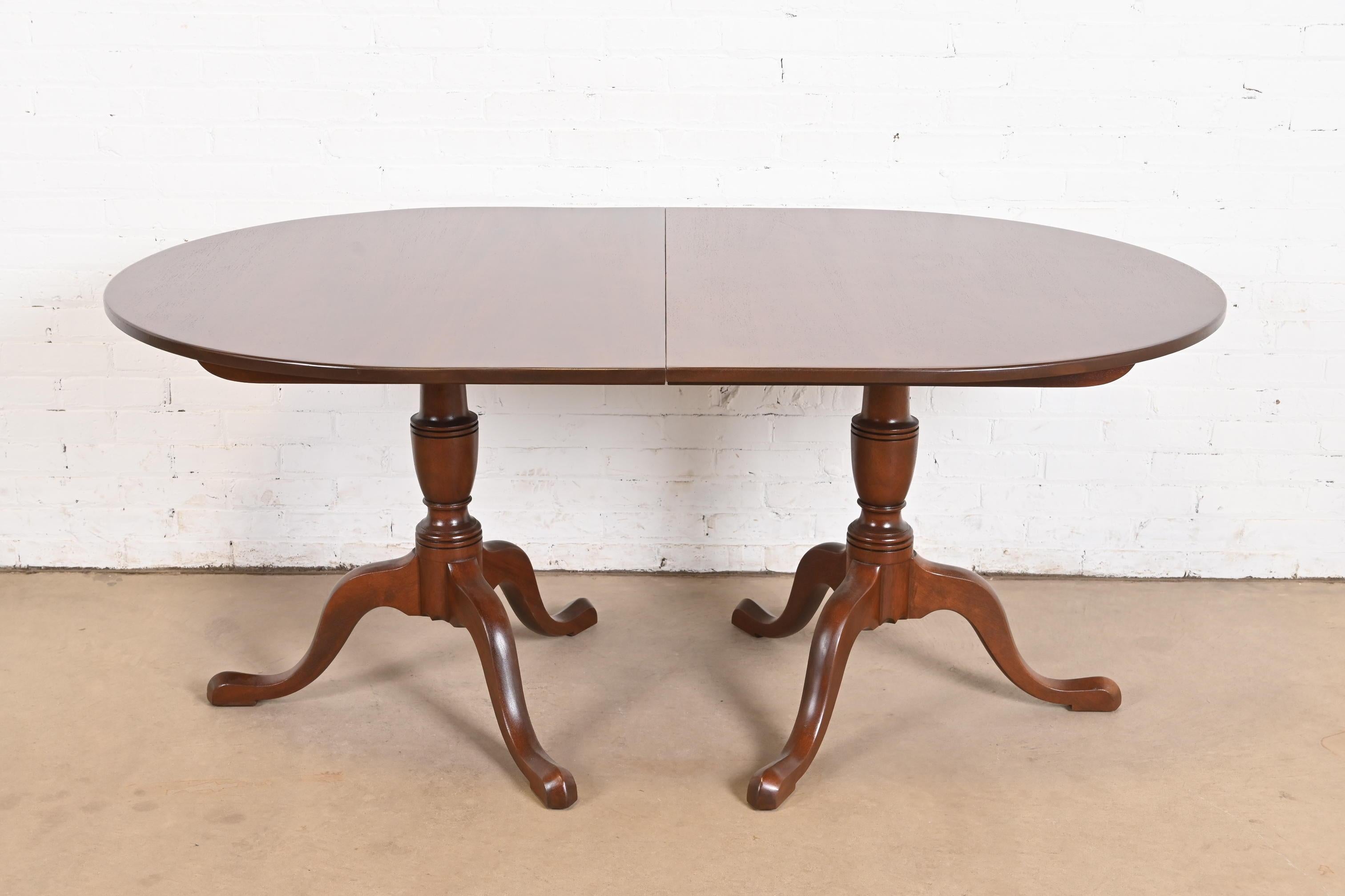 Kittinger Georgian Solid Mahogany Double Pedestal Dining Table, Newly Refinished For Sale 3
