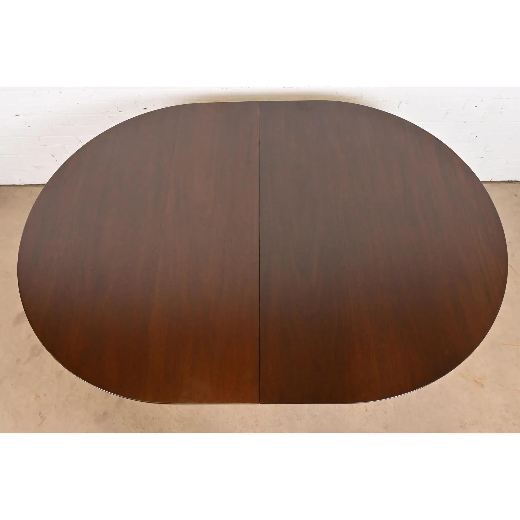 Kittinger table de salle à manger géorgienne à double piédestal en acajou massif, revernie en vente 3