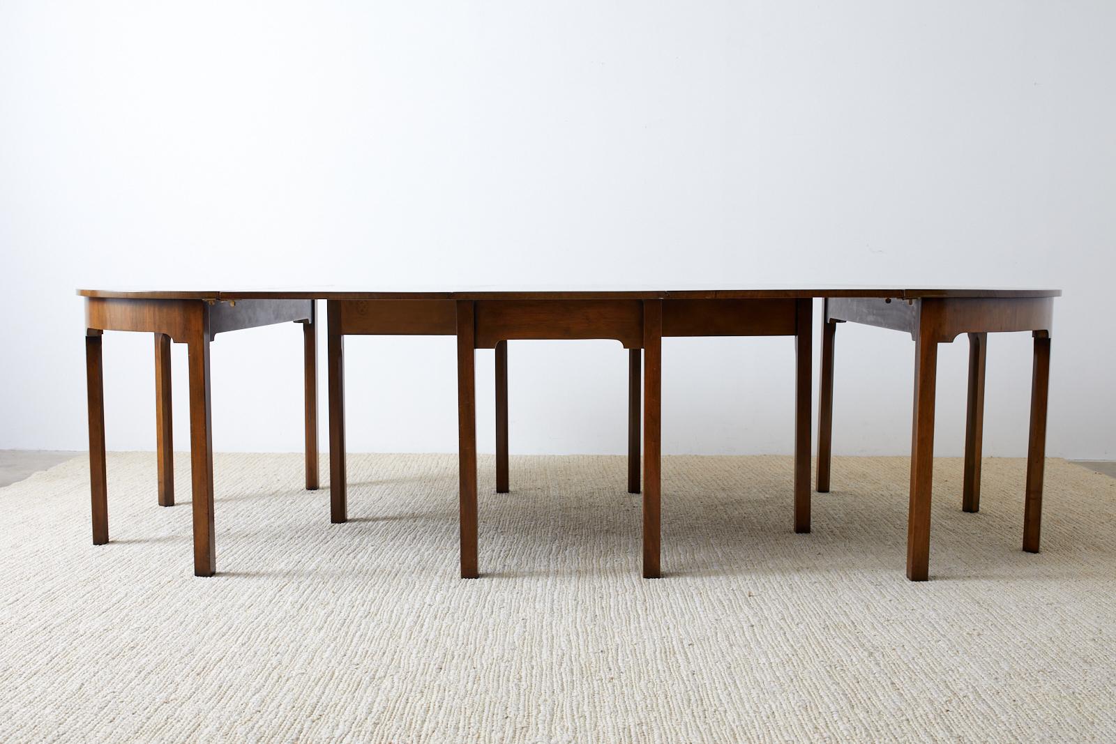 Impressive Georgian style mahogany banquet dining table made by Kittinger, known as the colonial Williamsburg table model 