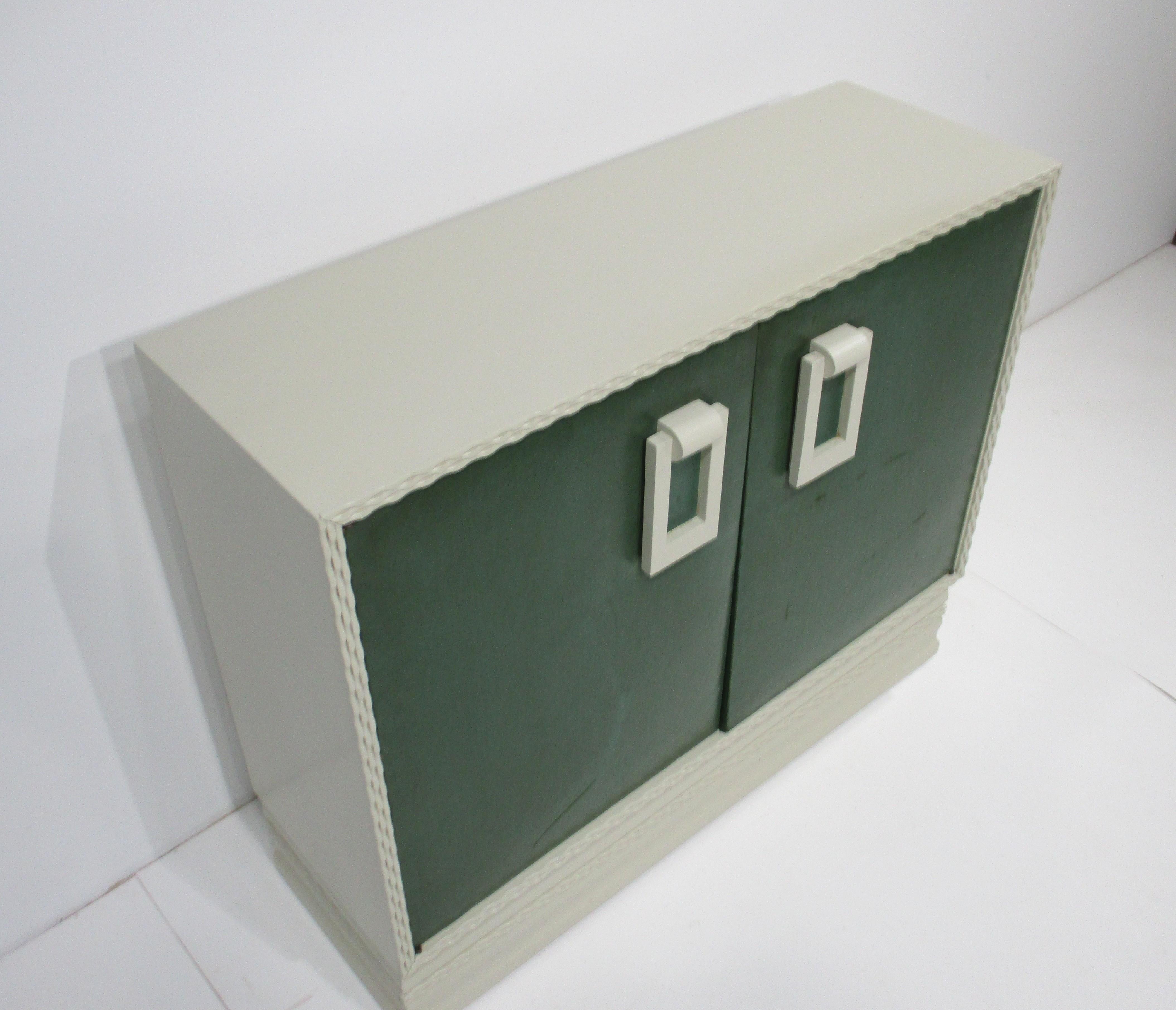 Legno Mobile consolle in stile Regency di Kittinger House in vendita