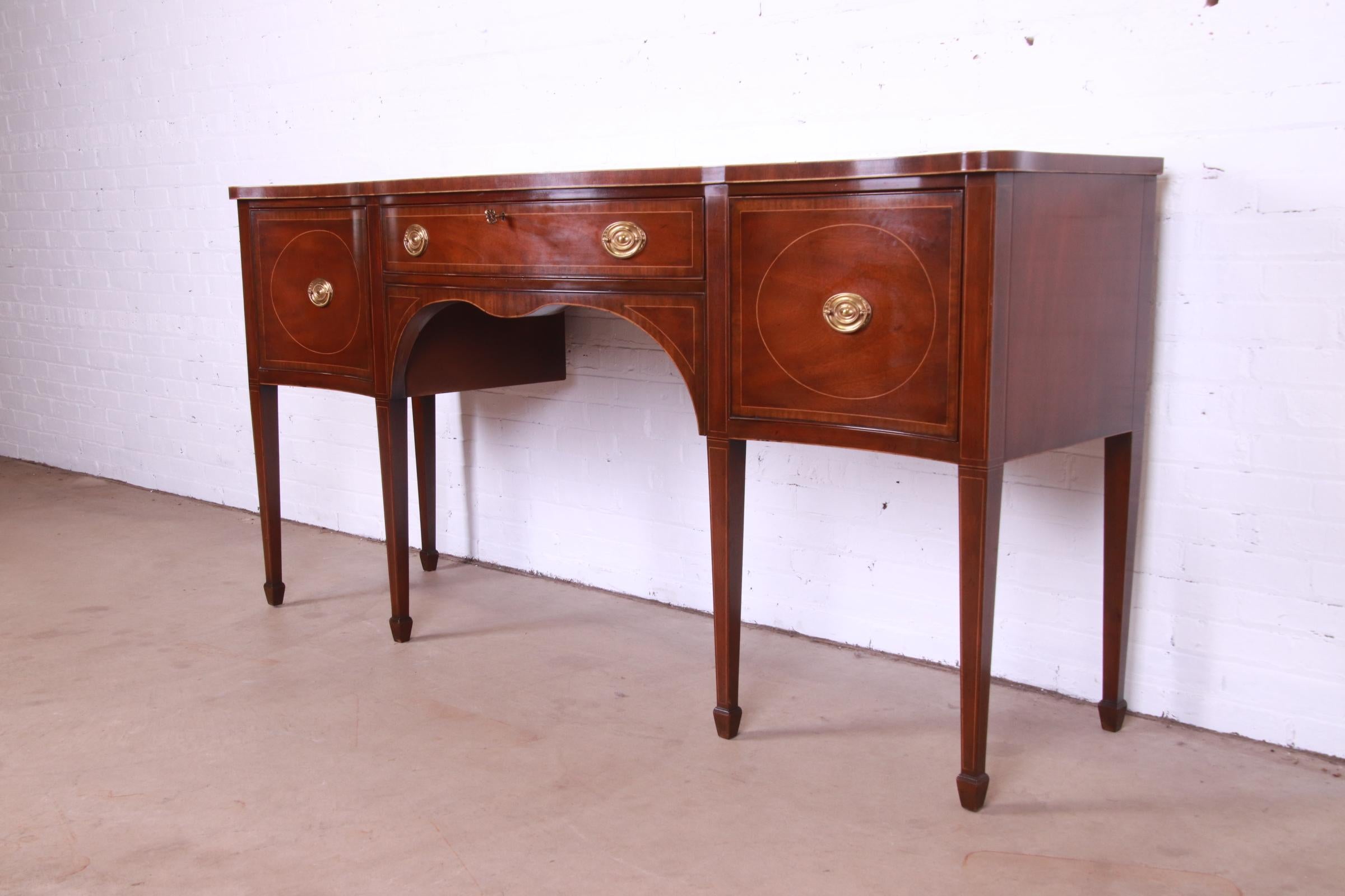 Kittinger Hepplewhite Inlaid Mahogany Serpentine Sideboard Credenza In Good Condition In South Bend, IN