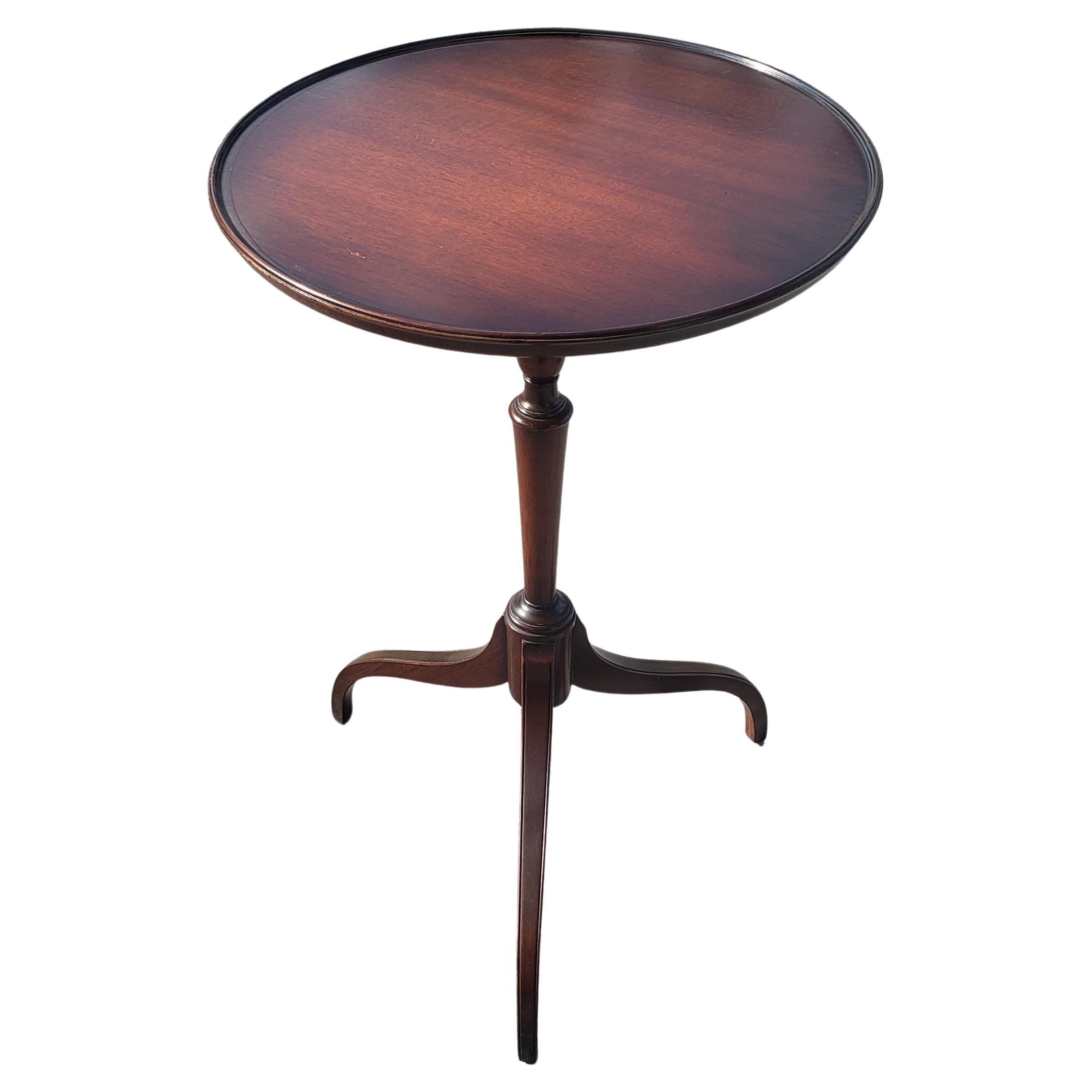 Kittinger Coronet Finish Mahogany Candle Stand Side Table For Sale