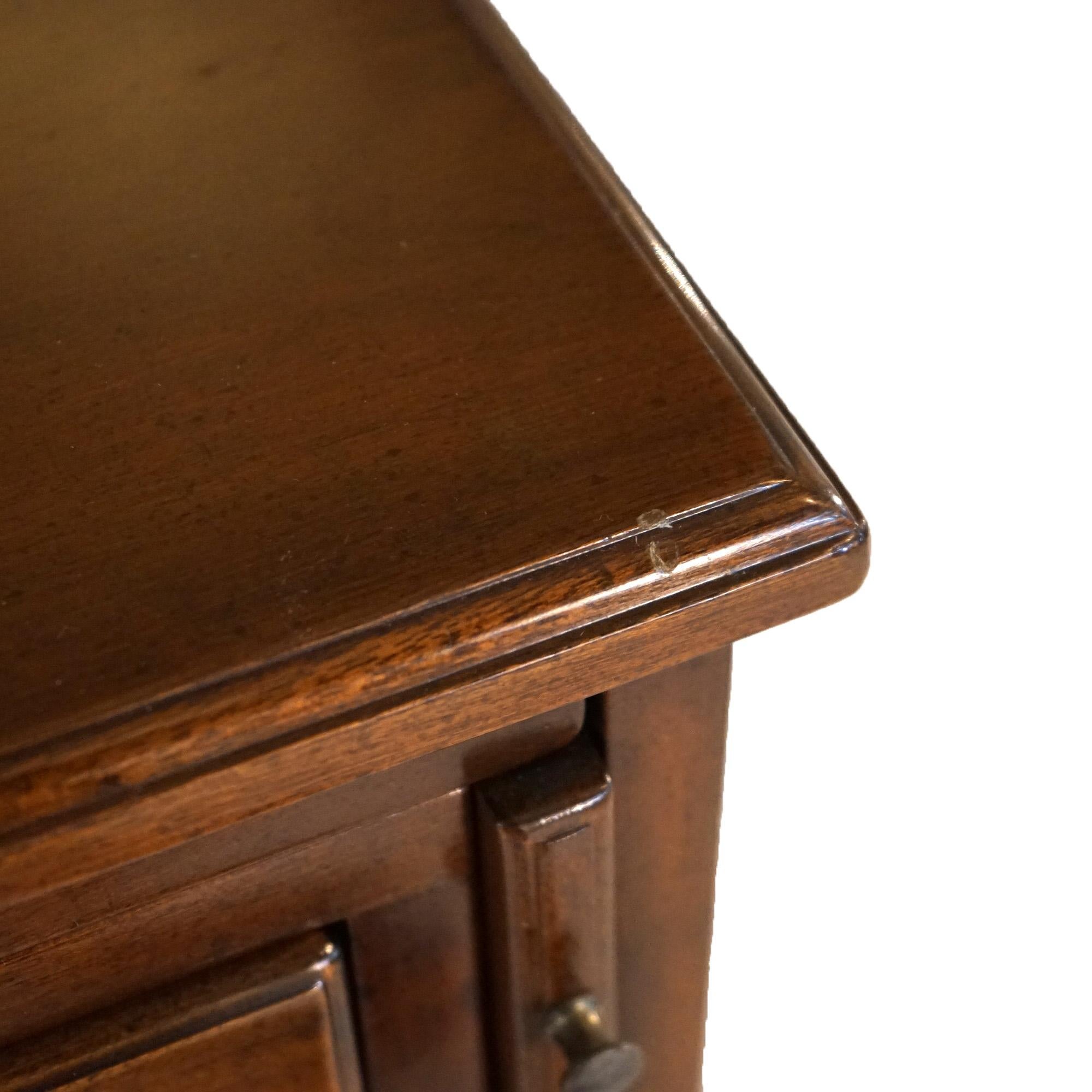 Arqueta Kittinger de caoba con cuatro cajones y bandeja de trabajo extraíble S. XX en venta 5