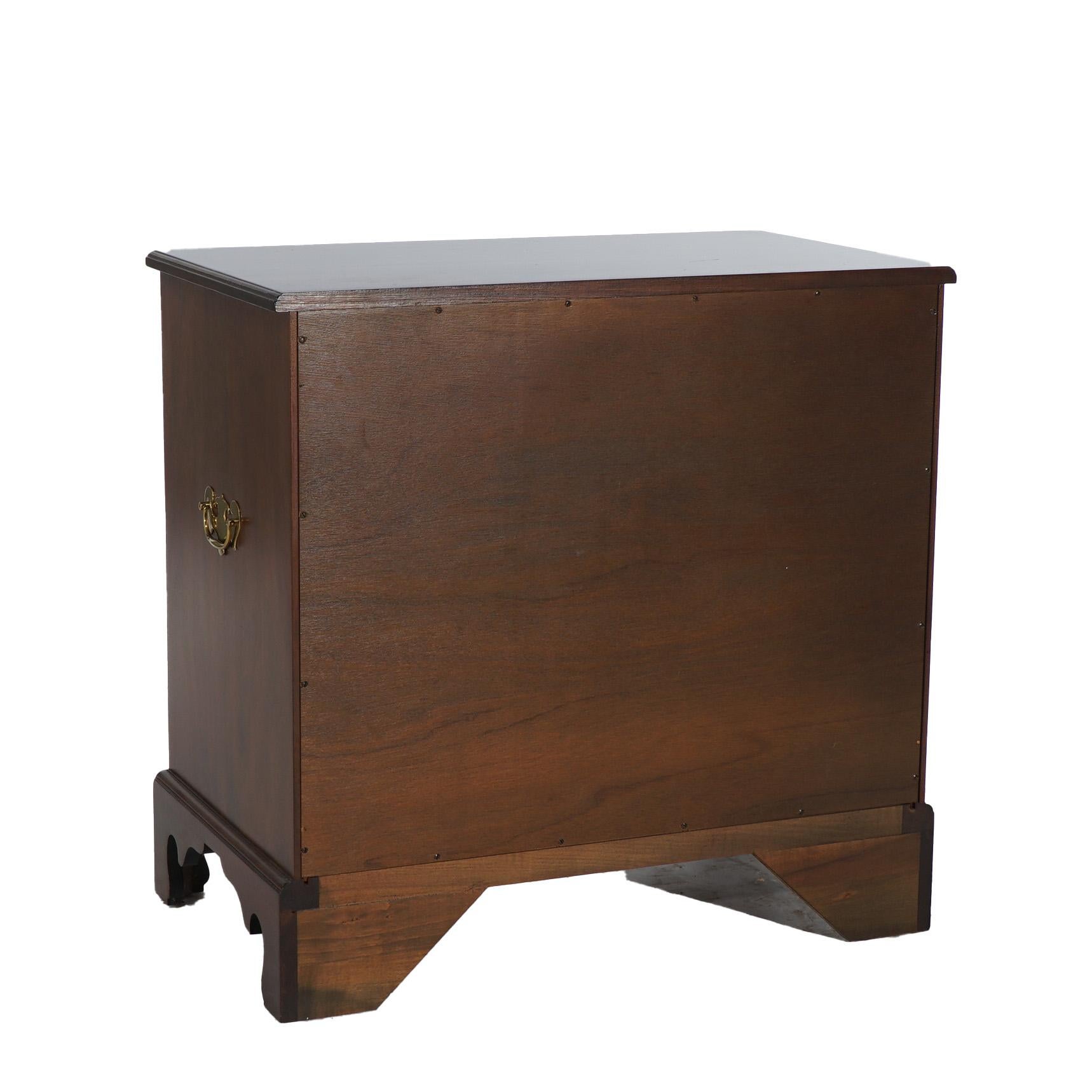 Arqueta Kittinger de caoba con cuatro cajones y bandeja de trabajo extraíble S. XX en venta 8