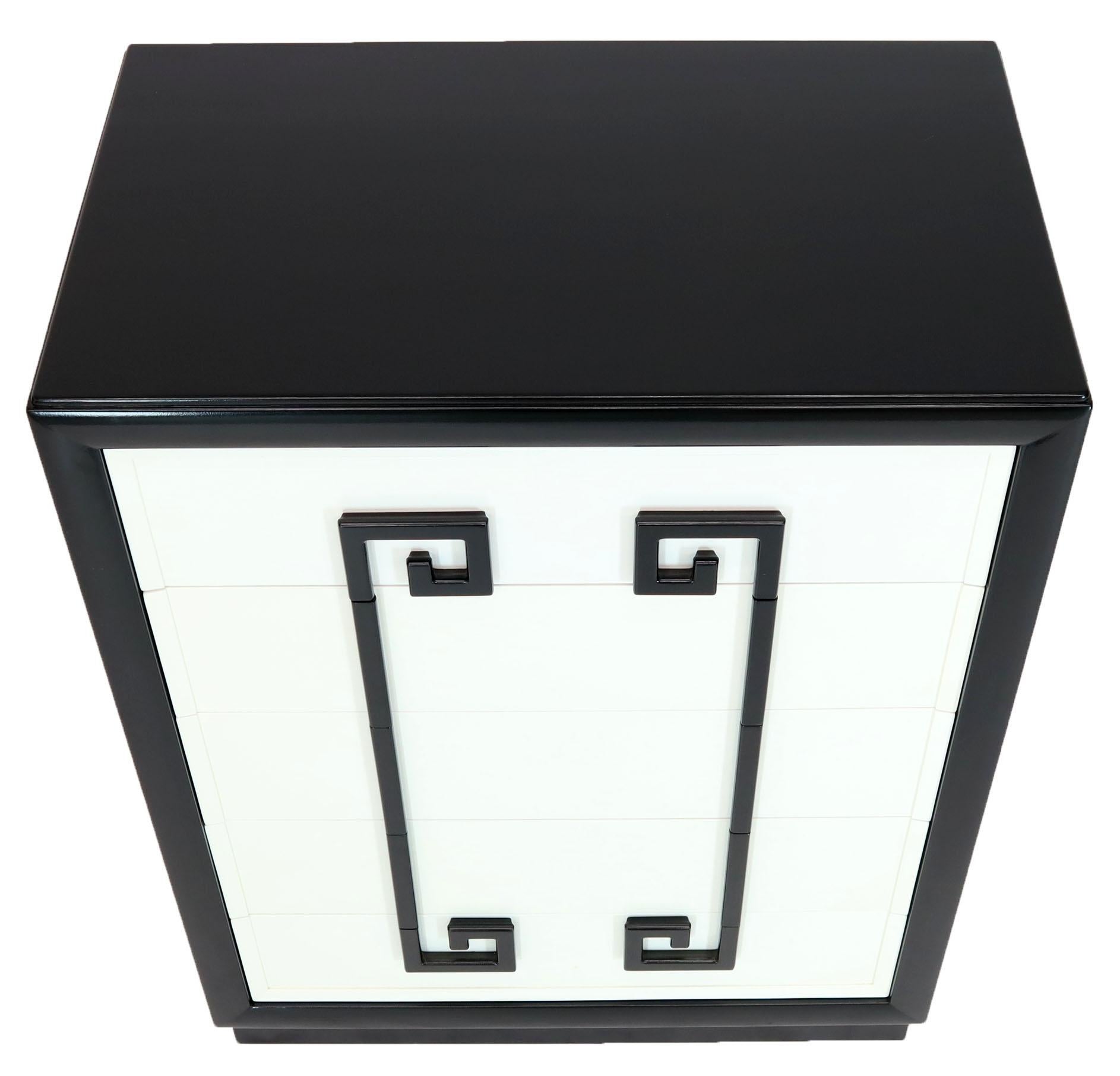 20th Century Kittinger Mandarin Style Chest Dresser Black and White Lacquer Five Drawers For Sale
