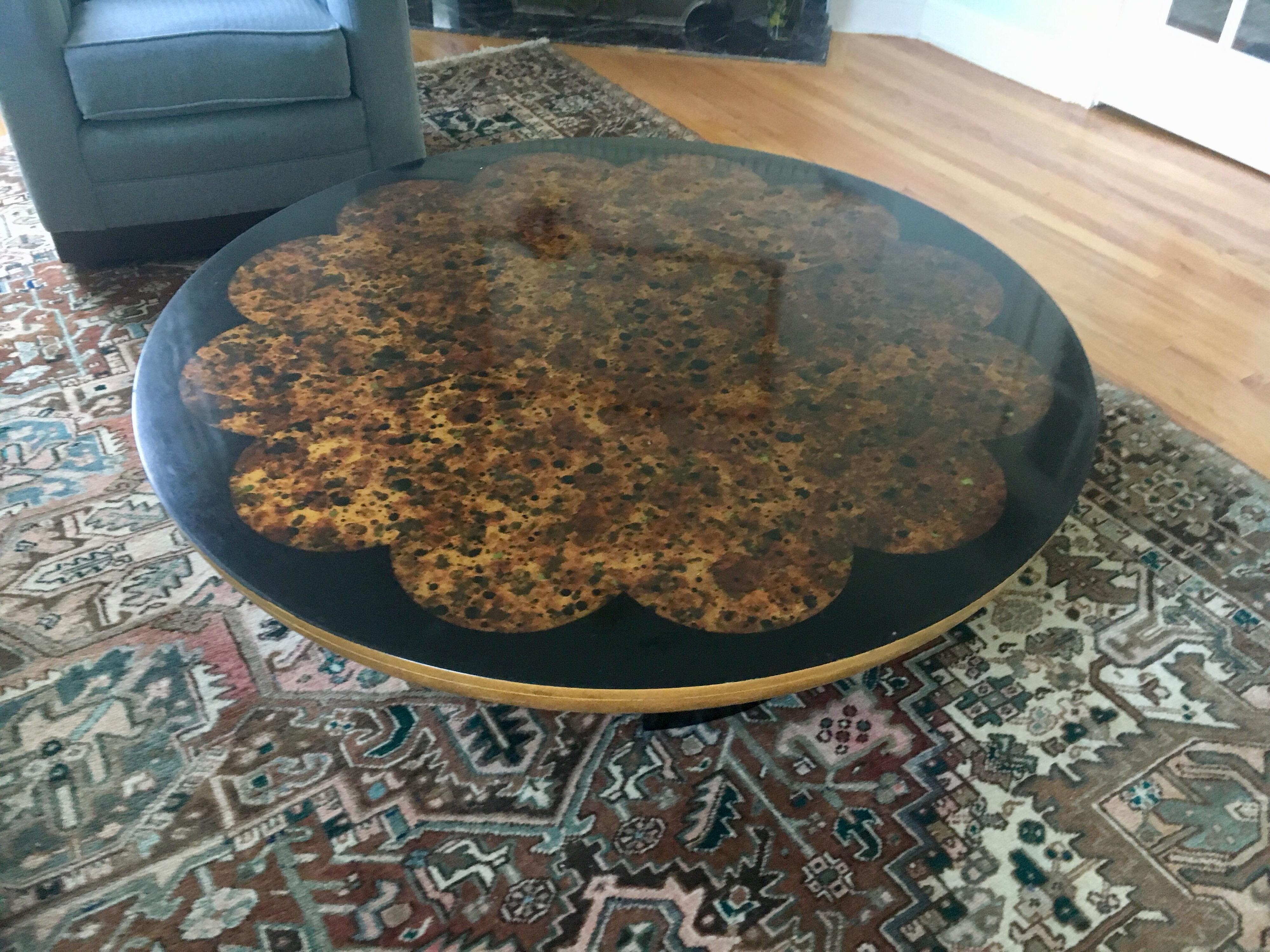 Kittinger Muller and Barringer Lotus Round Cocktail Coffee Table with Glass In Excellent Condition In West Hartford, CT