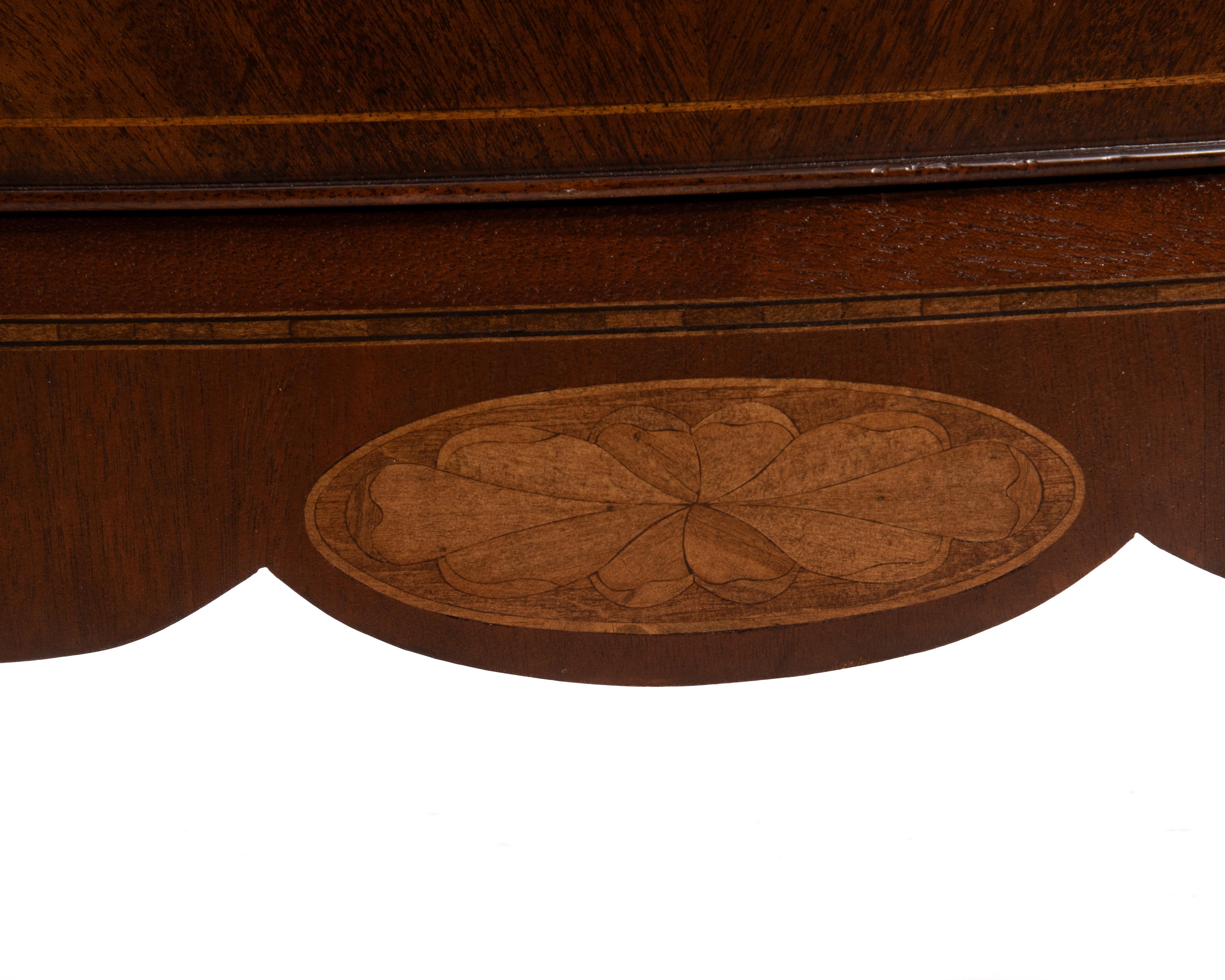Cassettone a quattro cassetti intarsiato Kittinger Old Dominion Virginia Pattern in vendita 9
