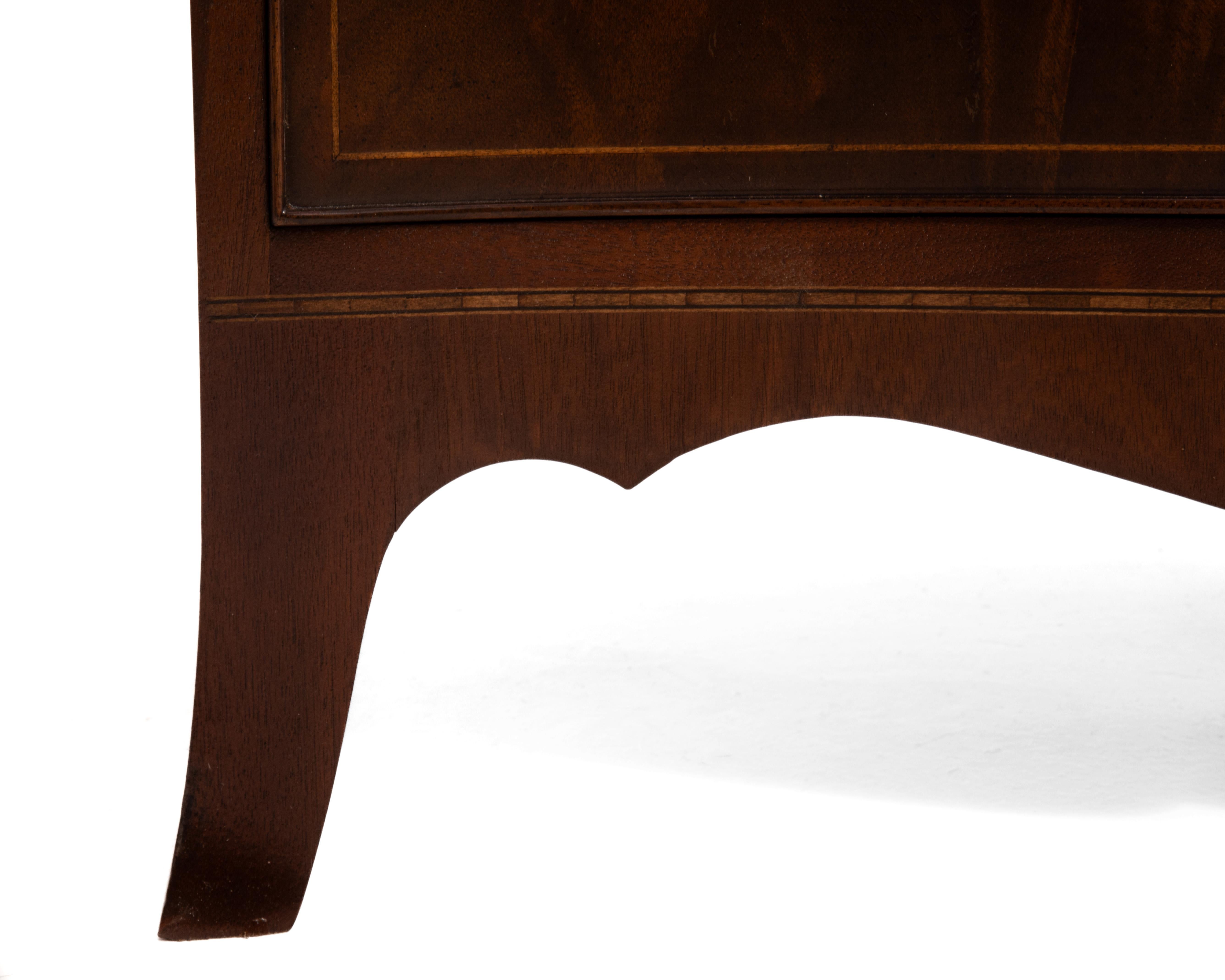 Cassettone a quattro cassetti intarsiato Kittinger Old Dominion Virginia Pattern in vendita 10