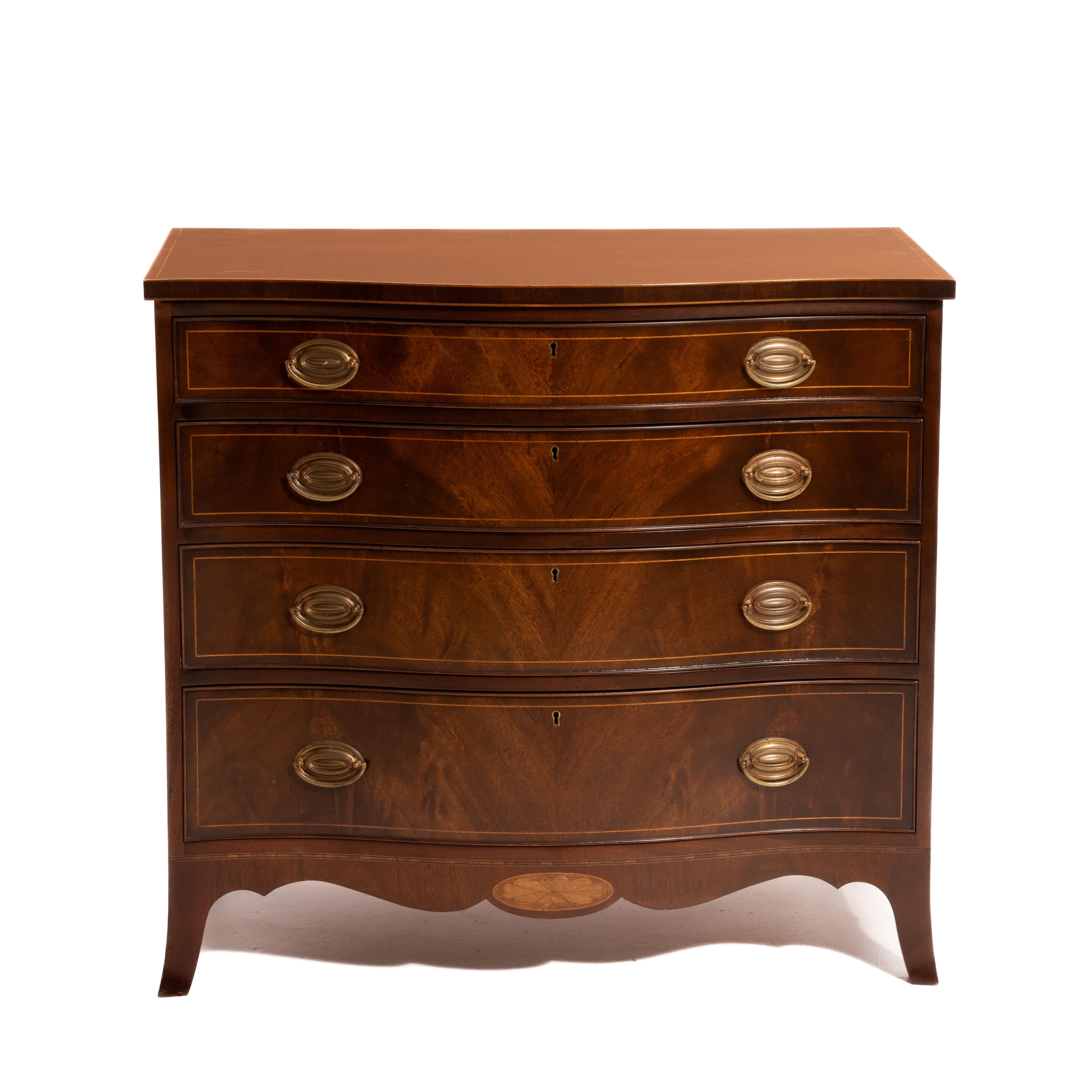 XX secolo Cassettone a quattro cassetti intarsiato Kittinger Old Dominion Virginia Pattern in vendita