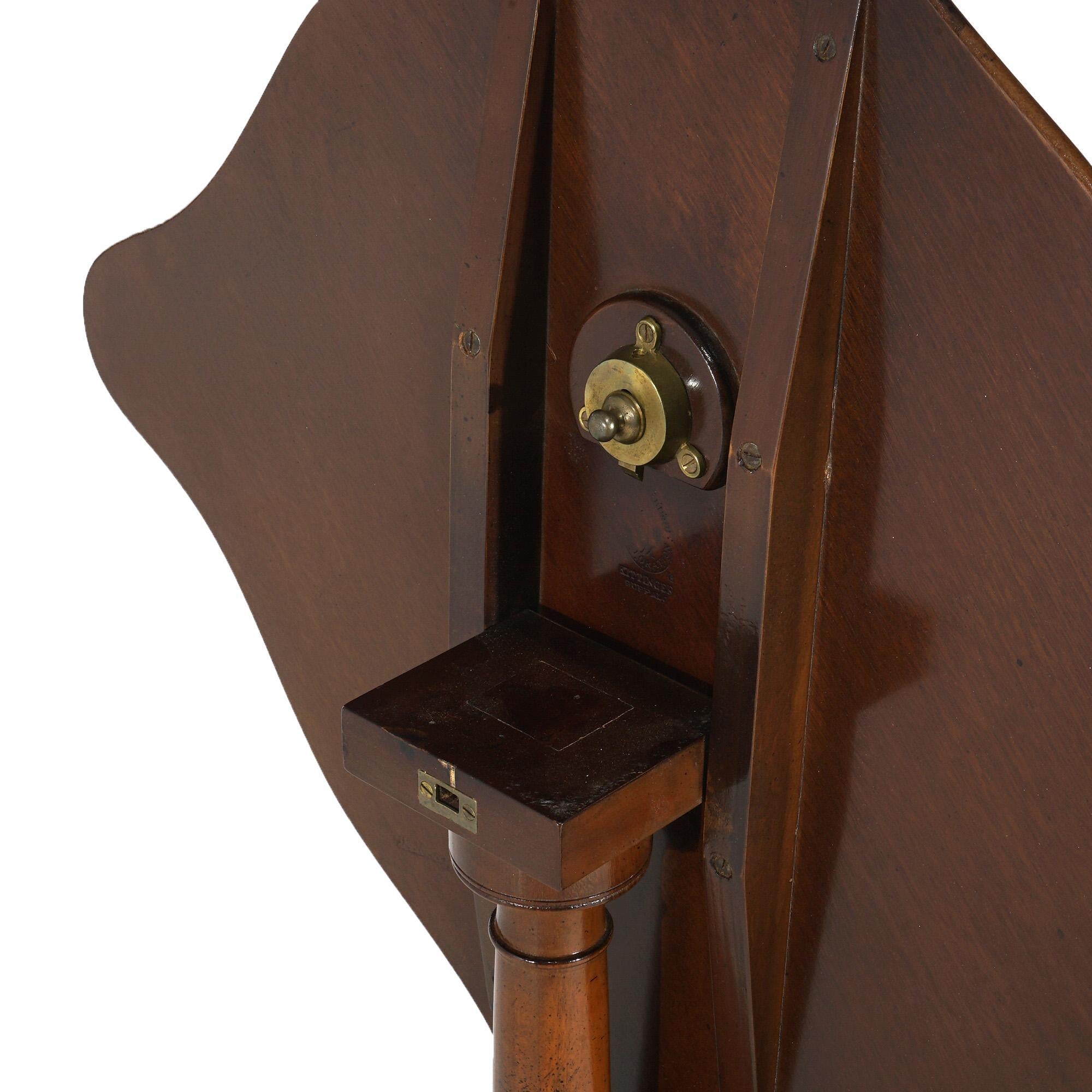 Kittinger Williamsburg Mahogany Tilt Top Candle Stand with Shaped Top 20e siècle en vente 3
