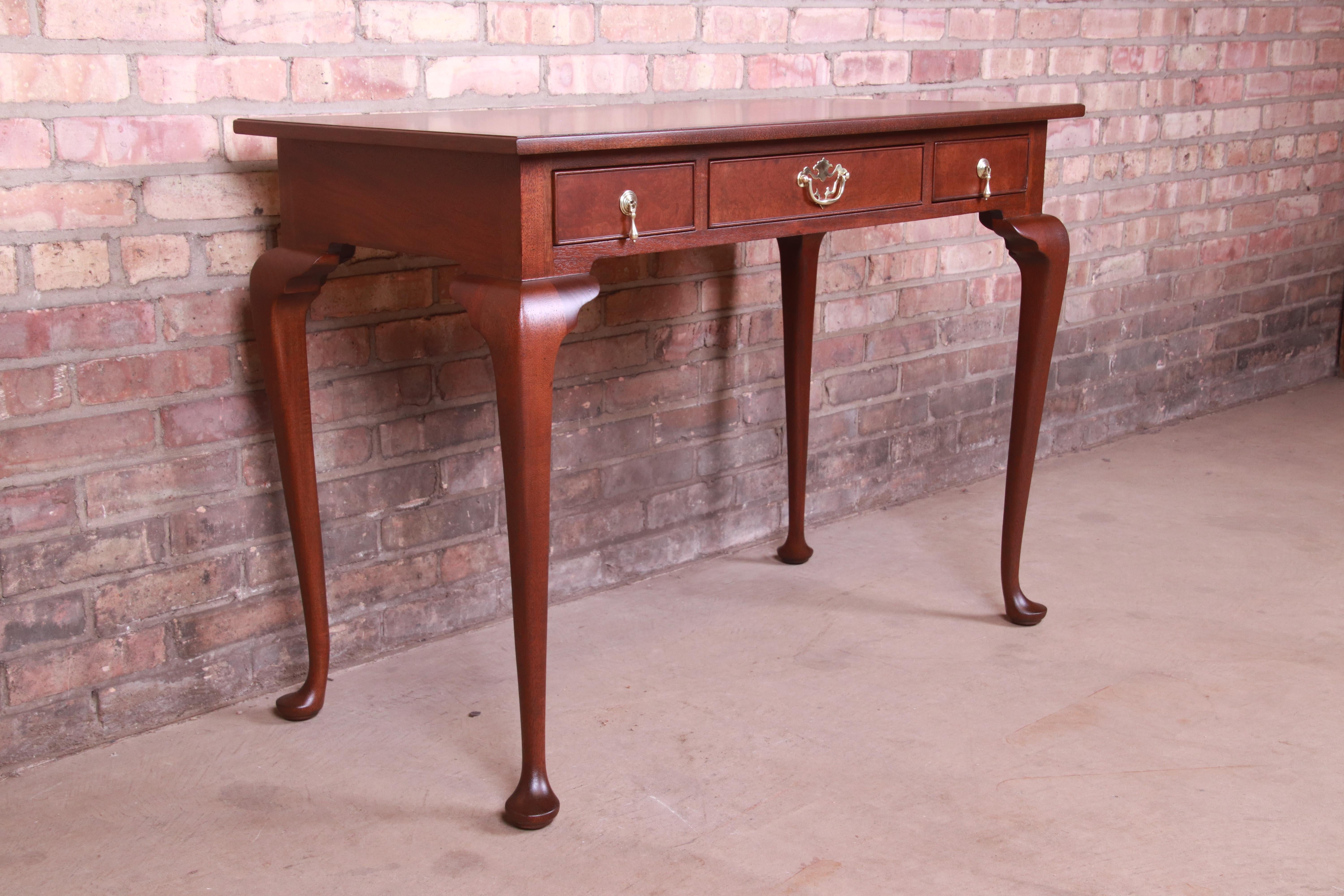 Kittinger Queen Anne Burled Walnut Writing Desk, Newly Refinished In Good Condition In South Bend, IN