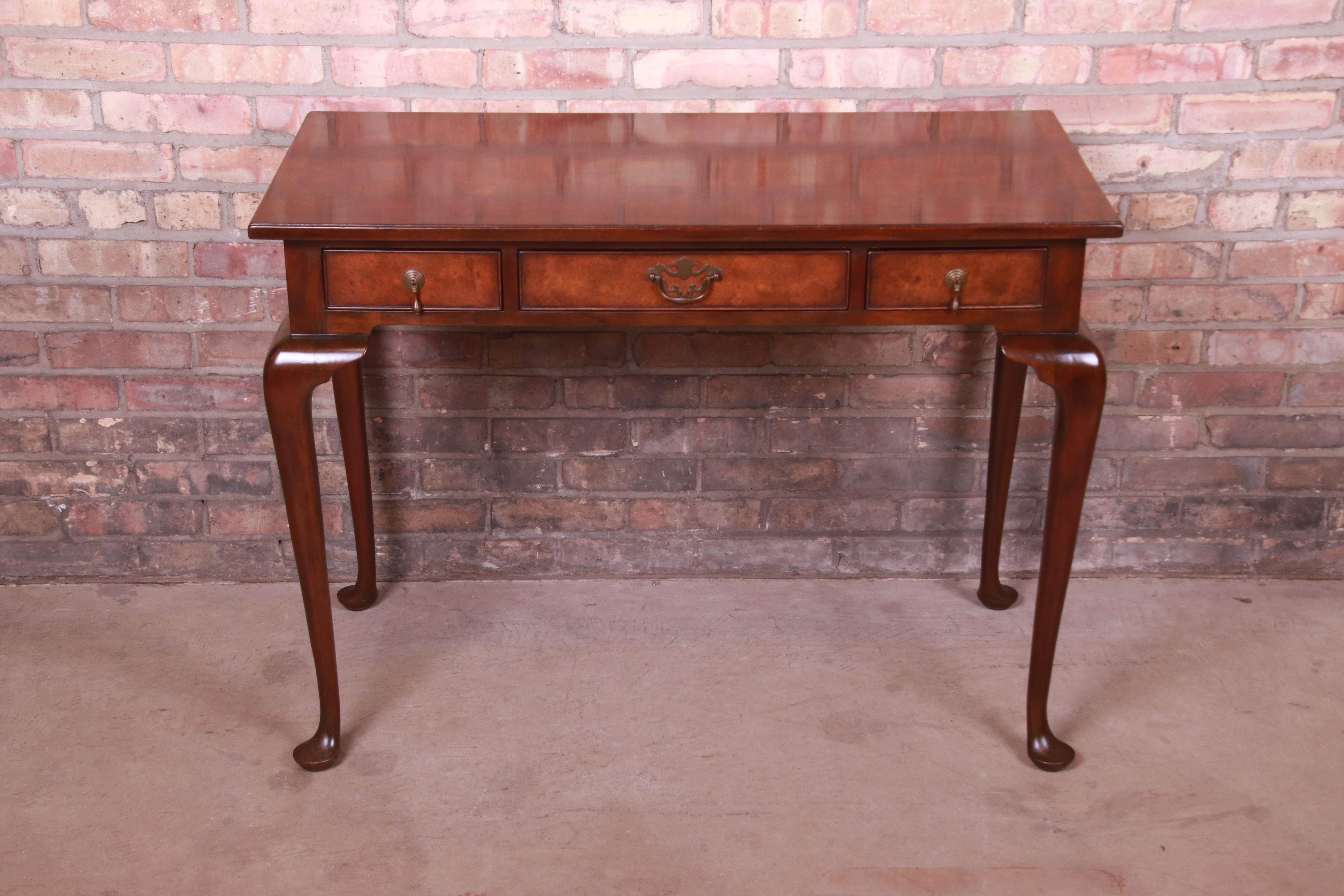 A beautiful Queen Anne style writing desk or console table

By Kittinger

USA, Circa 1960s

Burled walnut top and drawer fronts, with solid walnut legs and original brass hardware.

Measures: 40