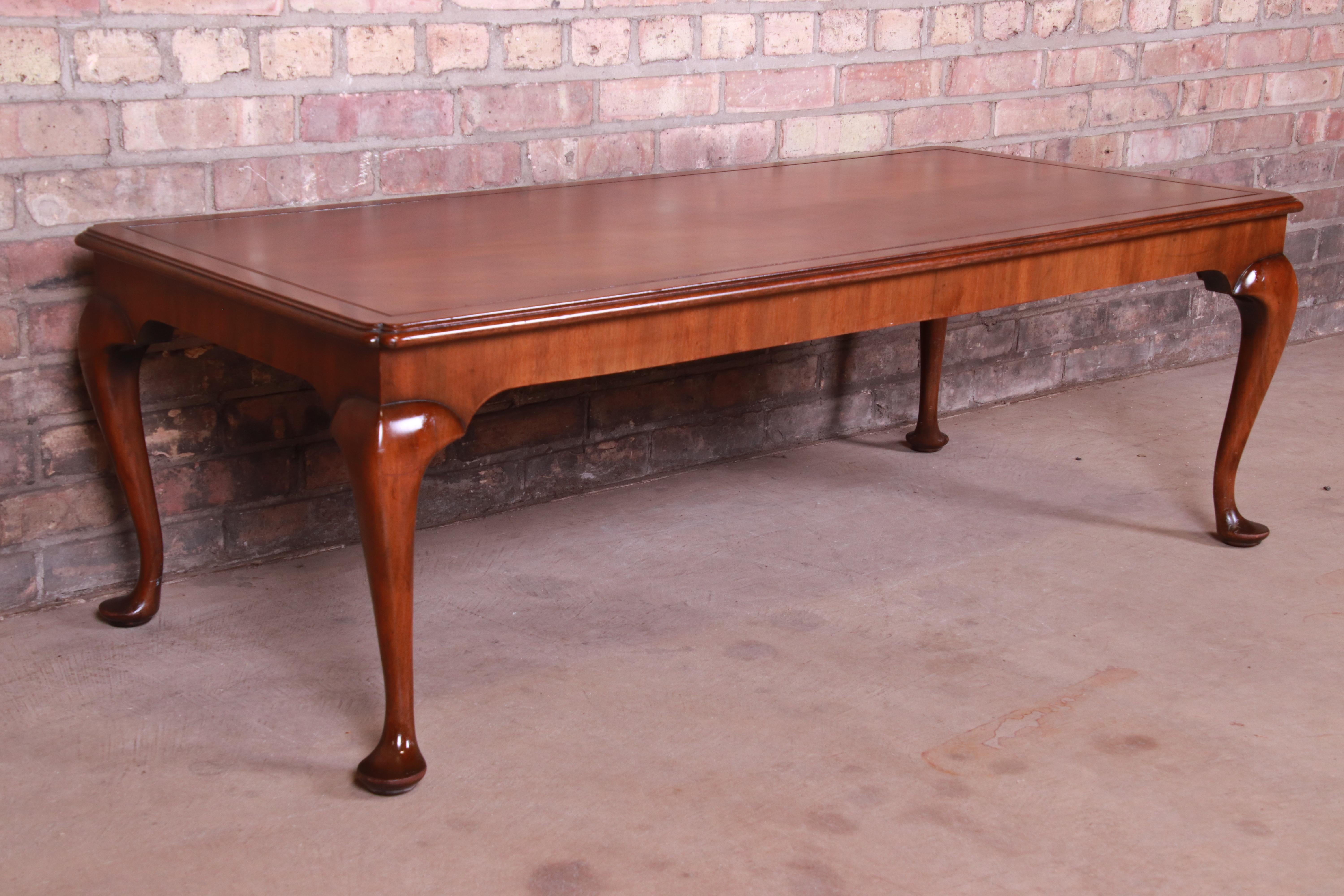 Kittinger Queen Anne Walnut Coffee Table In Good Condition In South Bend, IN