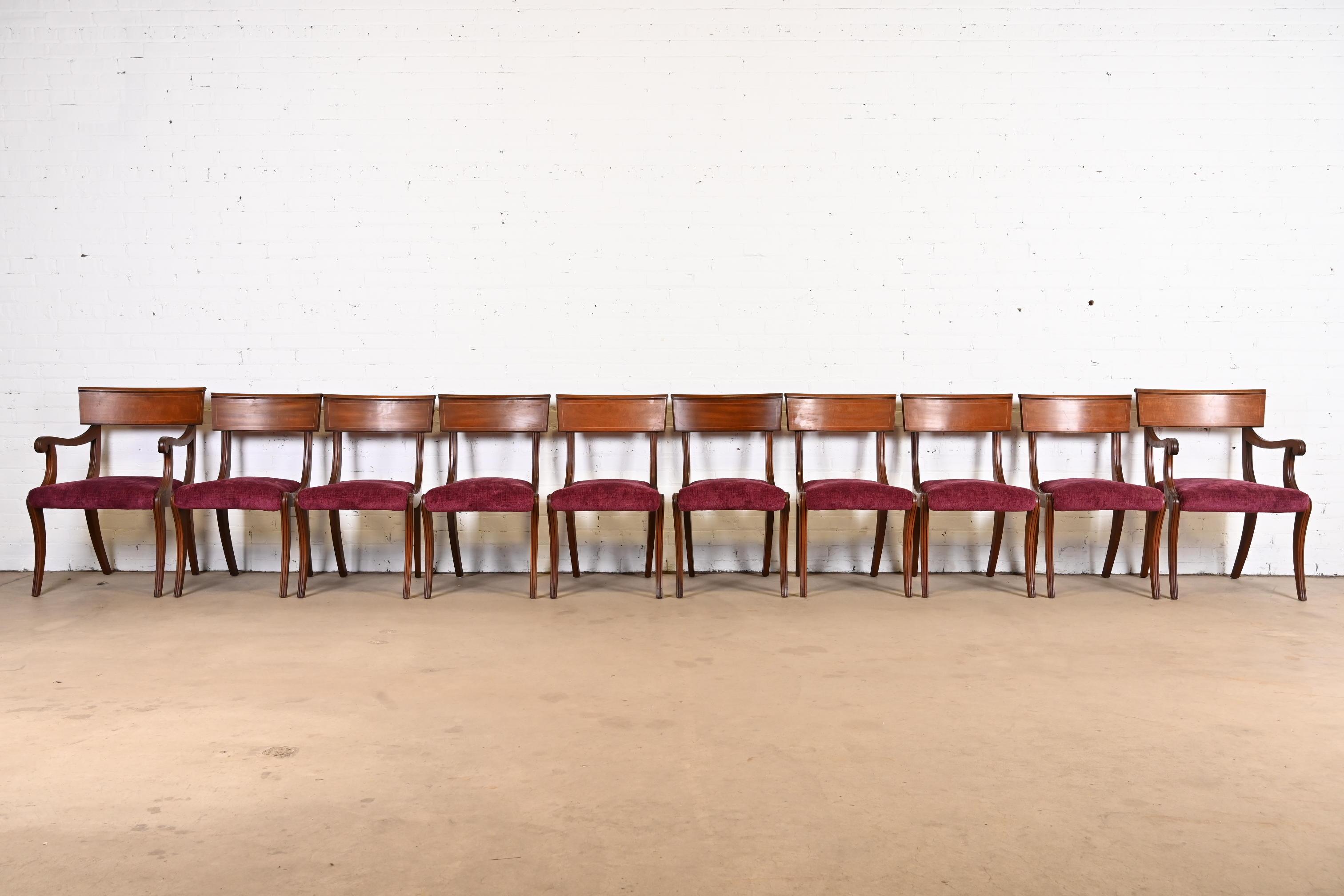 Klismos-Esszimmerstühle mit Intarsien aus Mahagoni im Regency-Stil, Satz von zehn Stühlen im Zustand „Gut“ im Angebot in South Bend, IN