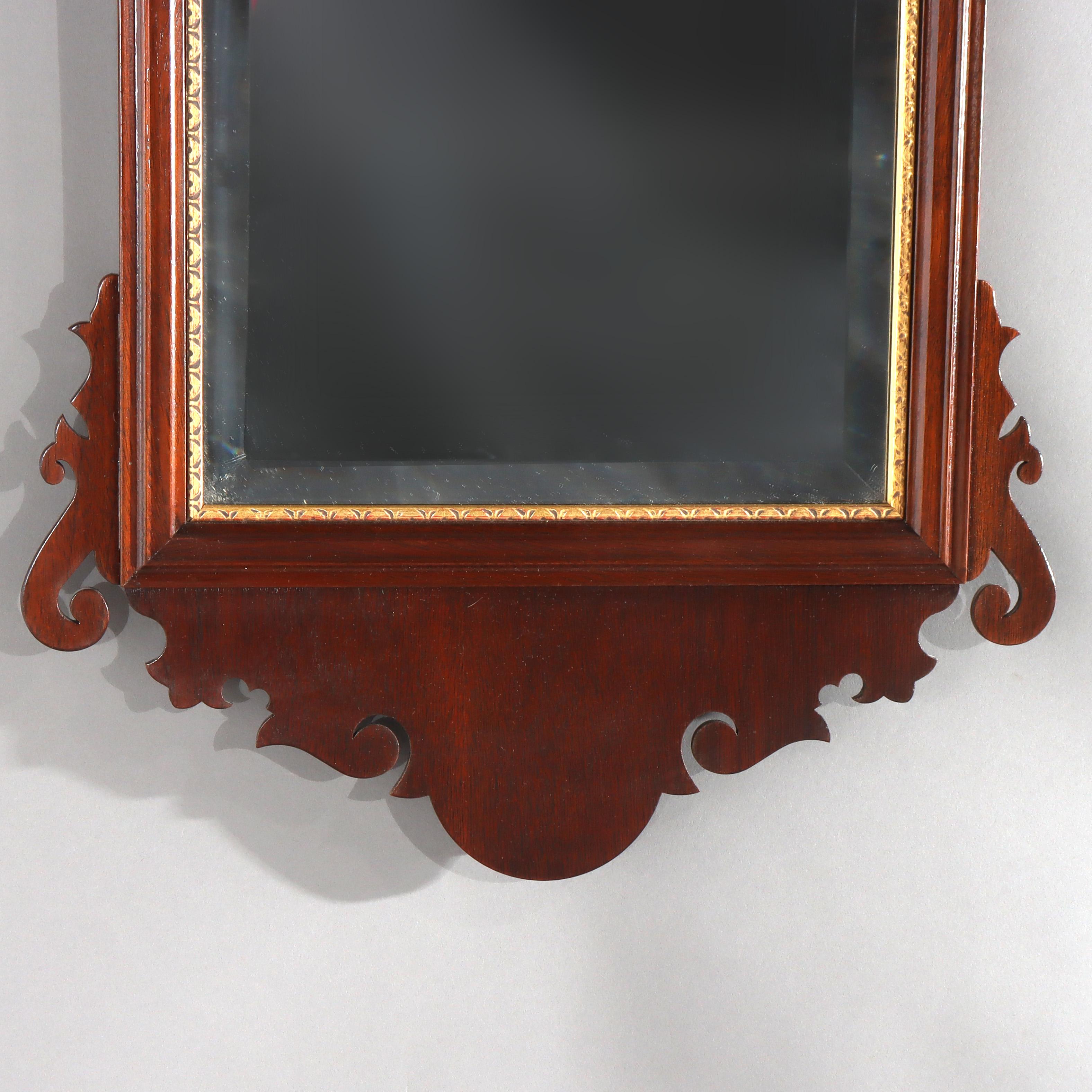 Specchio da parete in mogano dorato in stile Feder della scuola Kittinger XX sec. in vendita 1