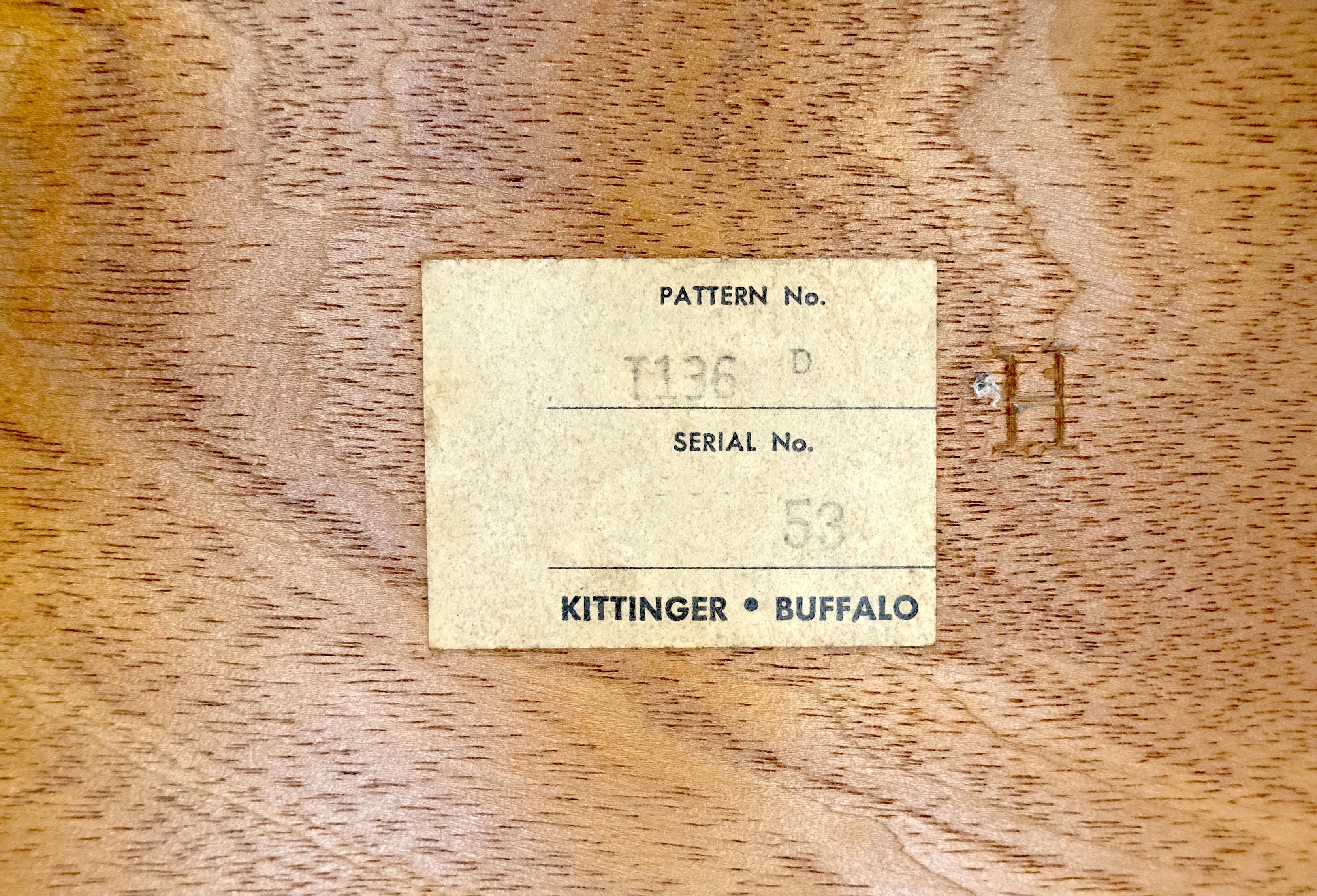 Kittinger Acajou massif Figural Top Side End Table Stand MINT en vente 7