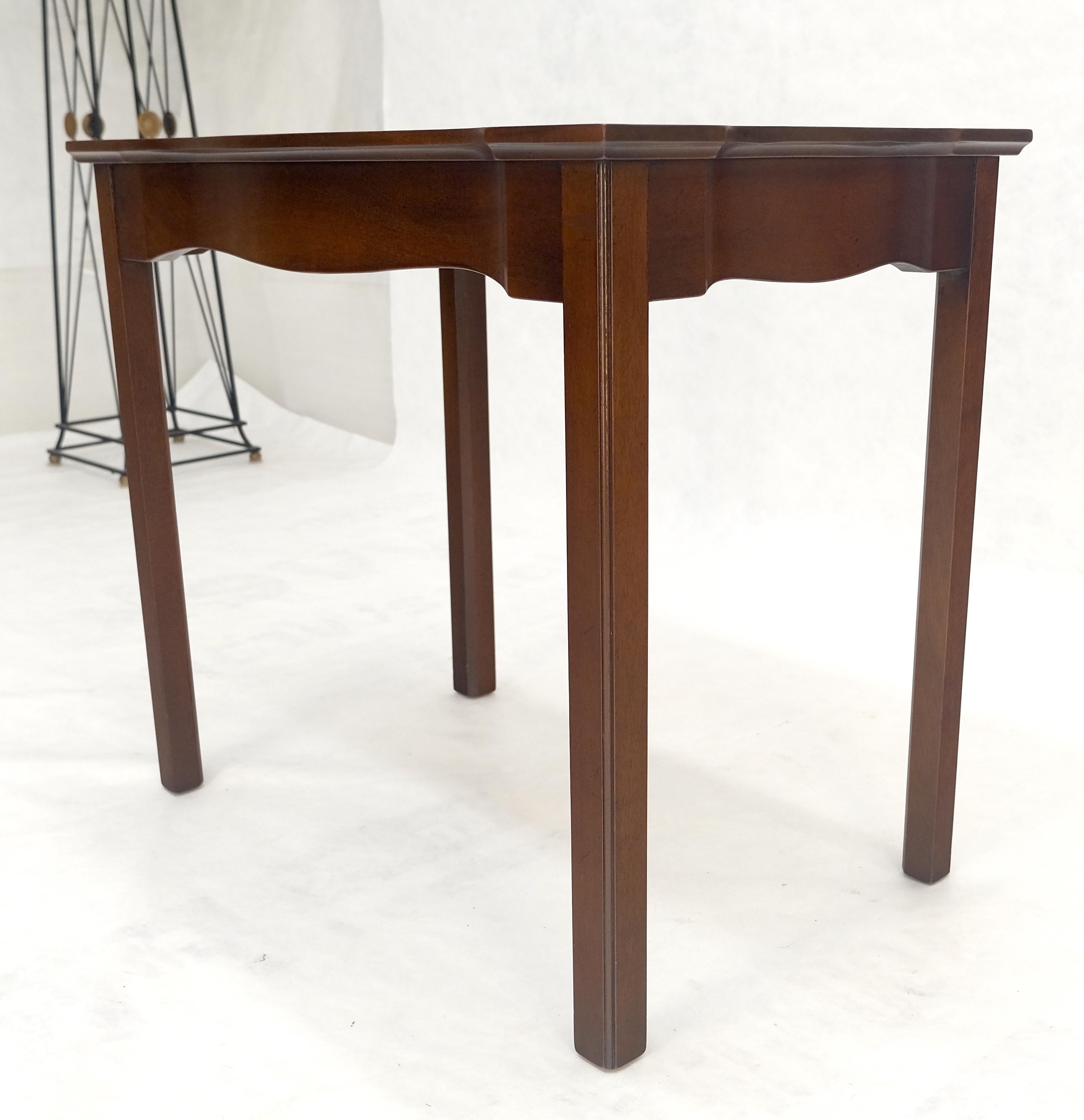 Kittinger Acajou massif Figural Top Side End Table Stand MINT en vente 2