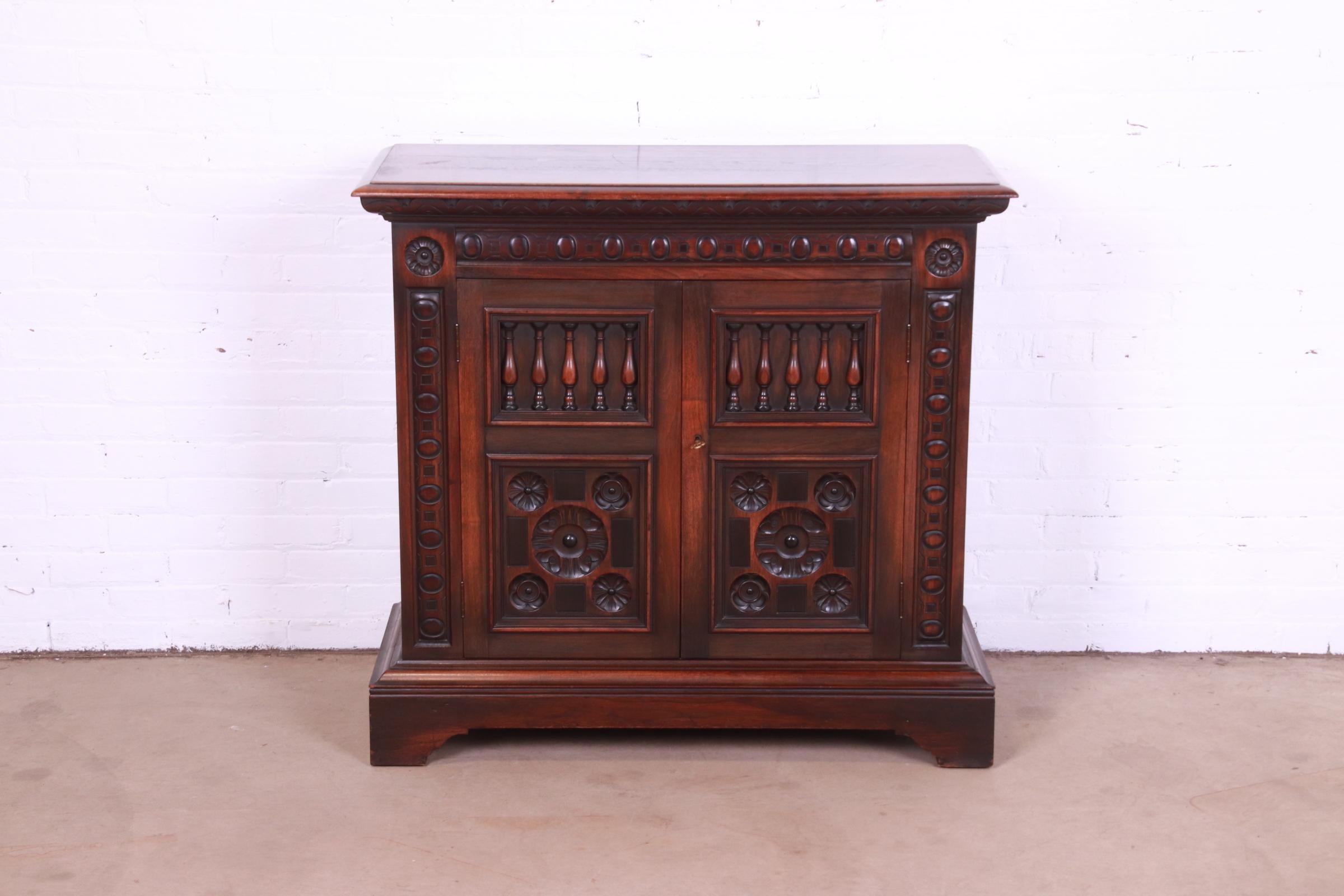 An exceptional Spanish Baroque style carved walnut server or bar cabinet

By Kittinger

USA, circa 1920s

Measures: 41