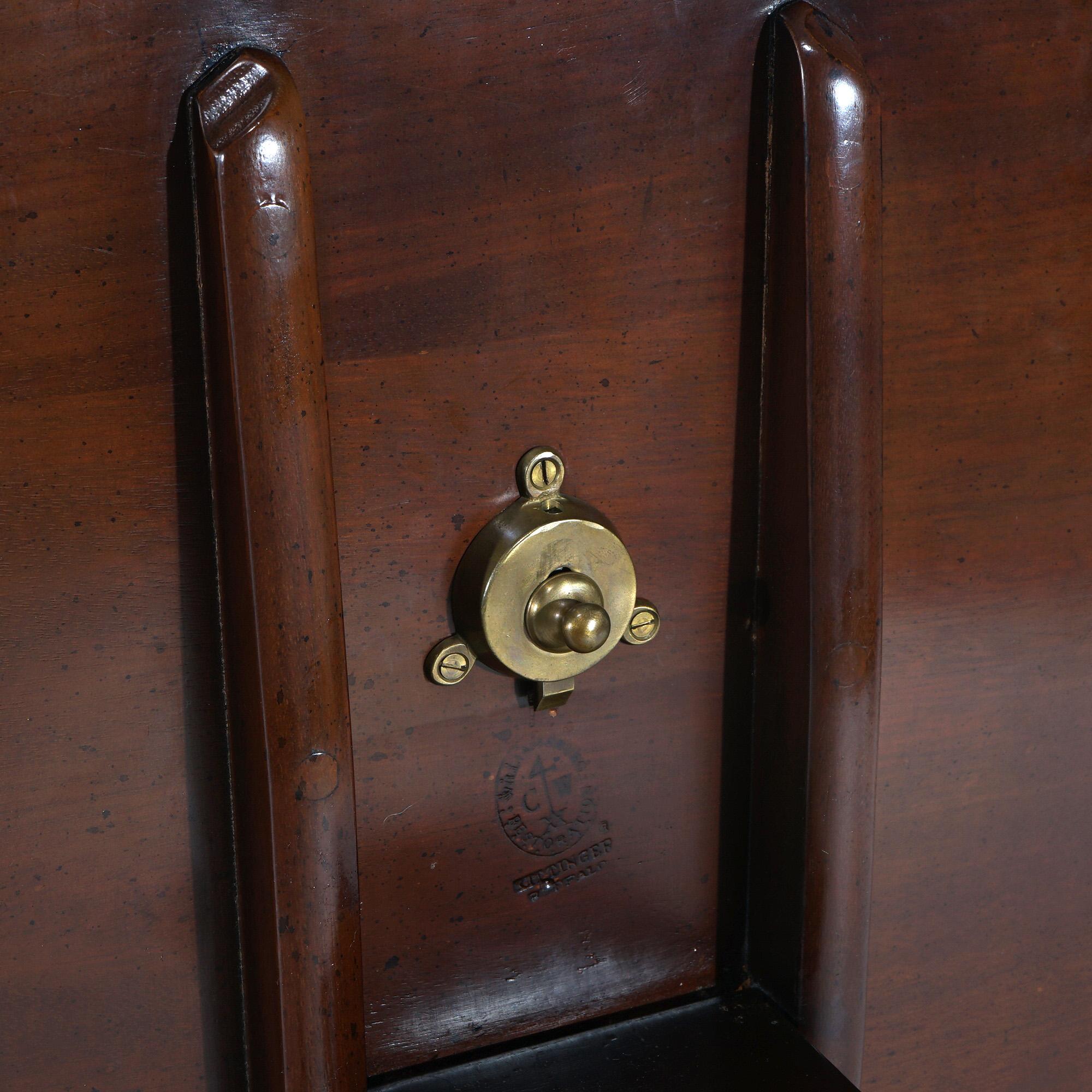Kittinger Williamsburg Queen Anne Style Mahogany Tilt Top Candle Stand 20thC en vente 2