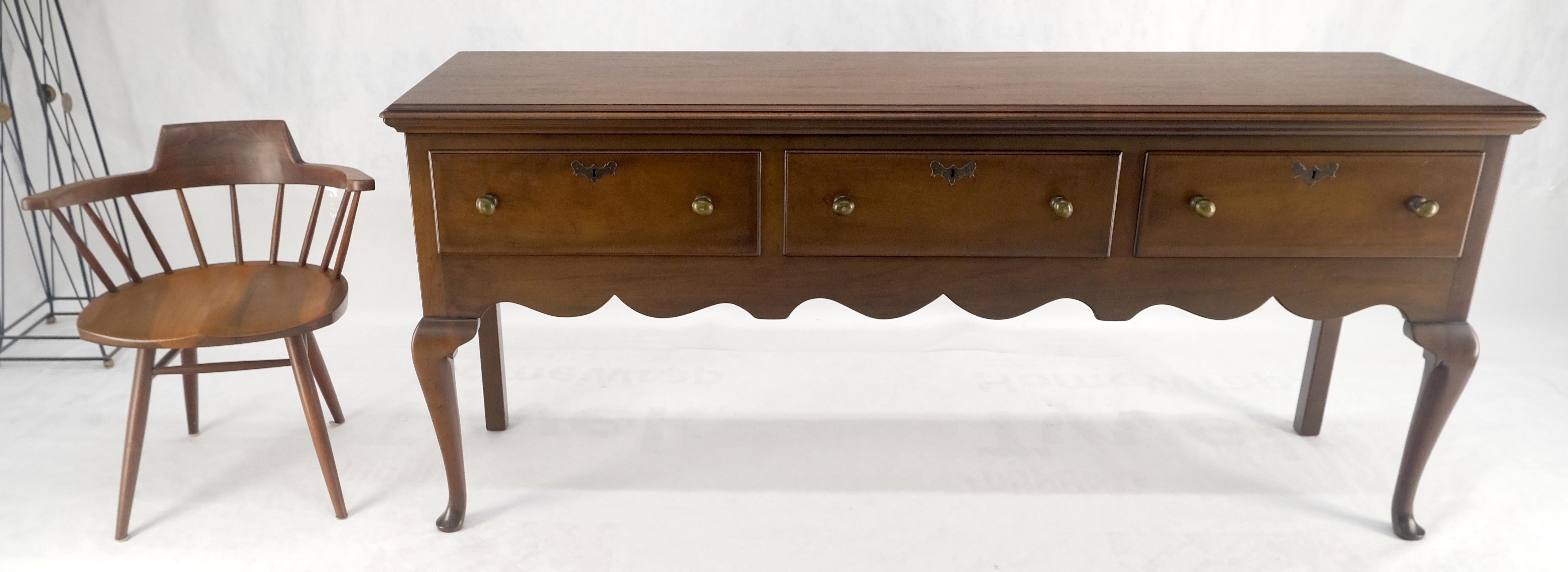 Kittinger Williamsburg Restauro 3 cassetti Queen An Noce Credenza MINT in vendita 4