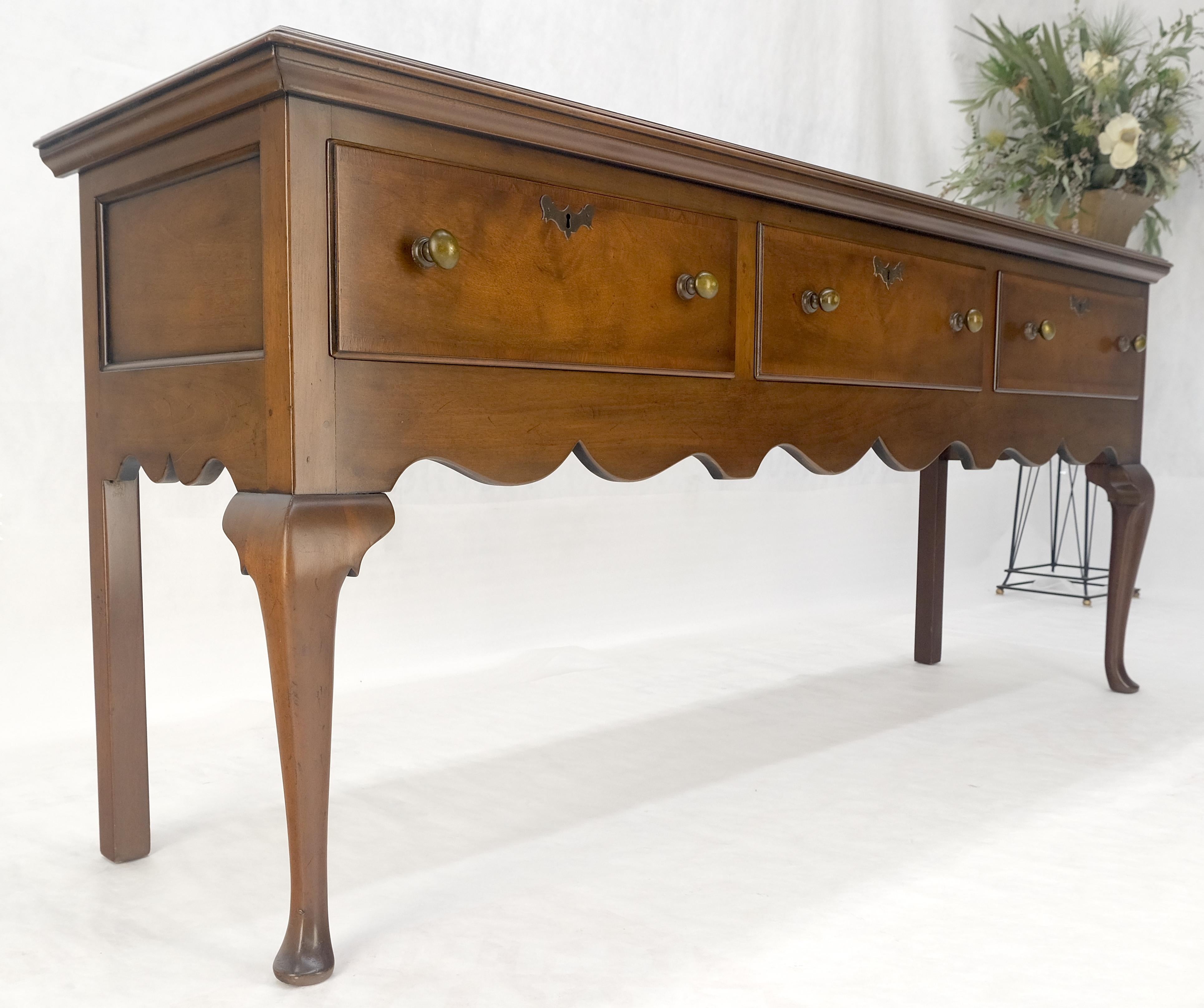 Kittinger Williamsburg Restauro 3 cassetti Queen An Noce Credenza MINT in vendita 5