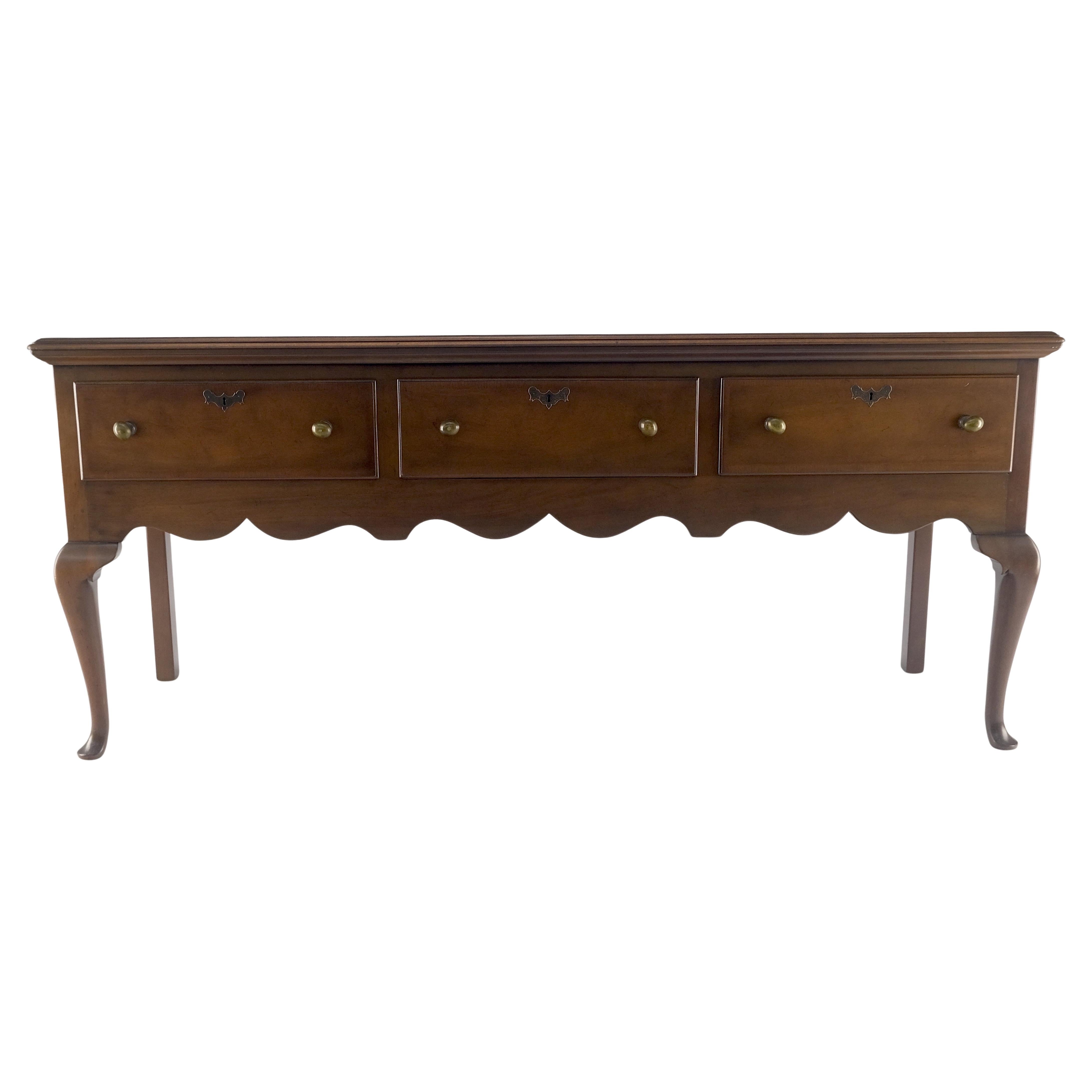 Regina Anna Kittinger Williamsburg Restauro 3 cassetti Queen An Noce Credenza MINT in vendita