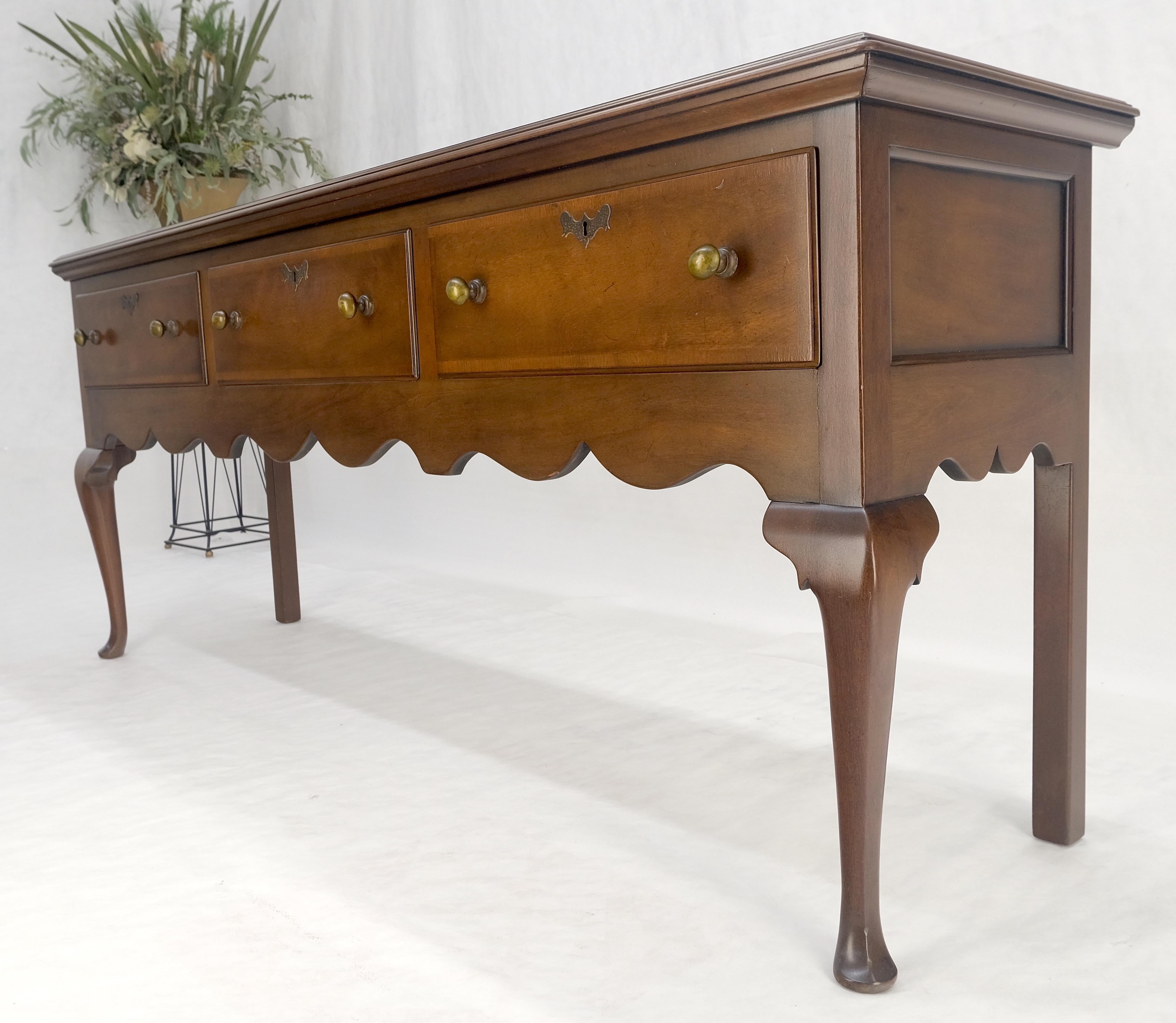Americano Kittinger Williamsburg Restauro 3 cassetti Queen An Noce Credenza MINT in vendita