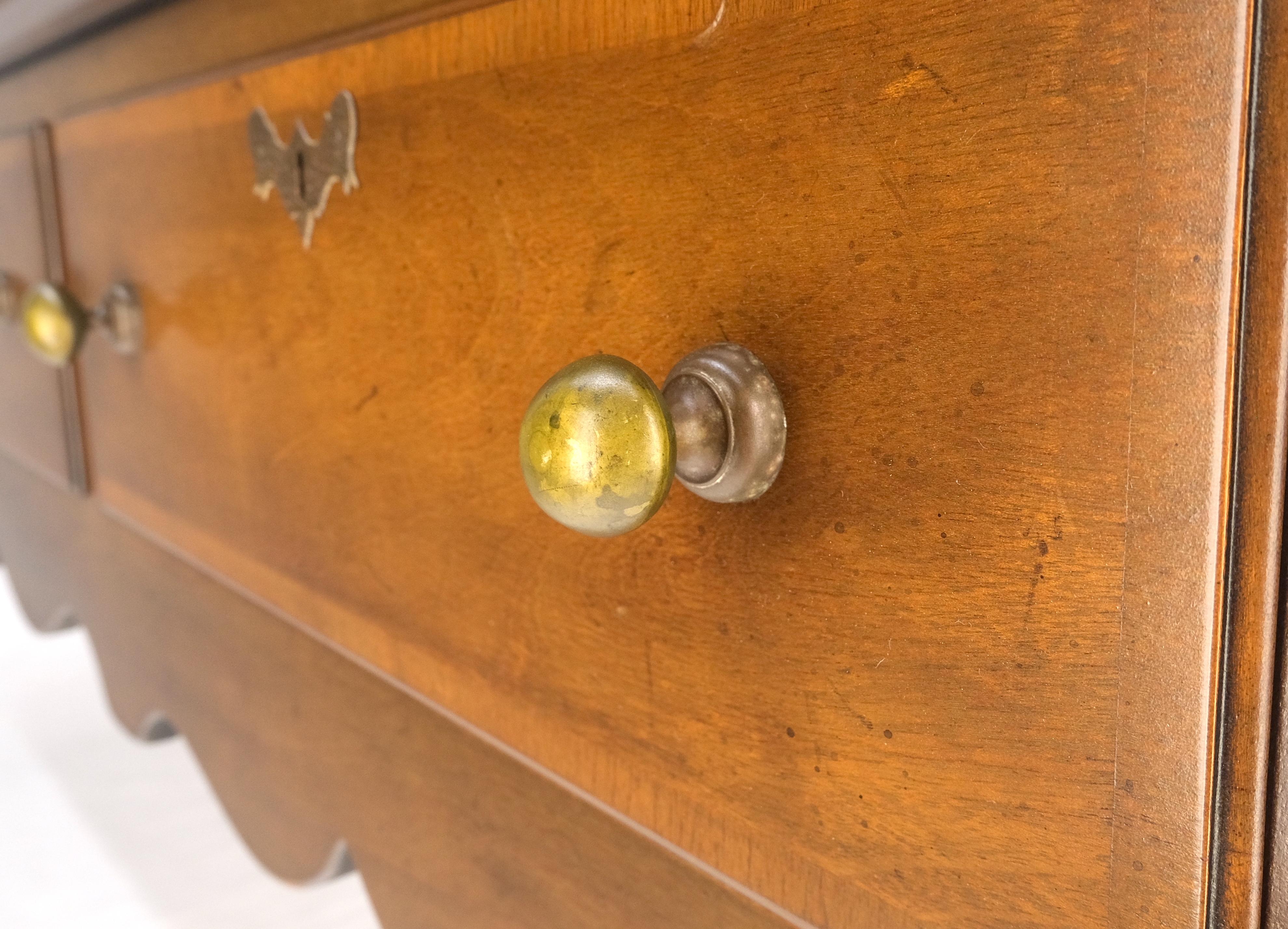 Laccato Kittinger Williamsburg Restauro 3 cassetti Queen An Noce Credenza MINT in vendita