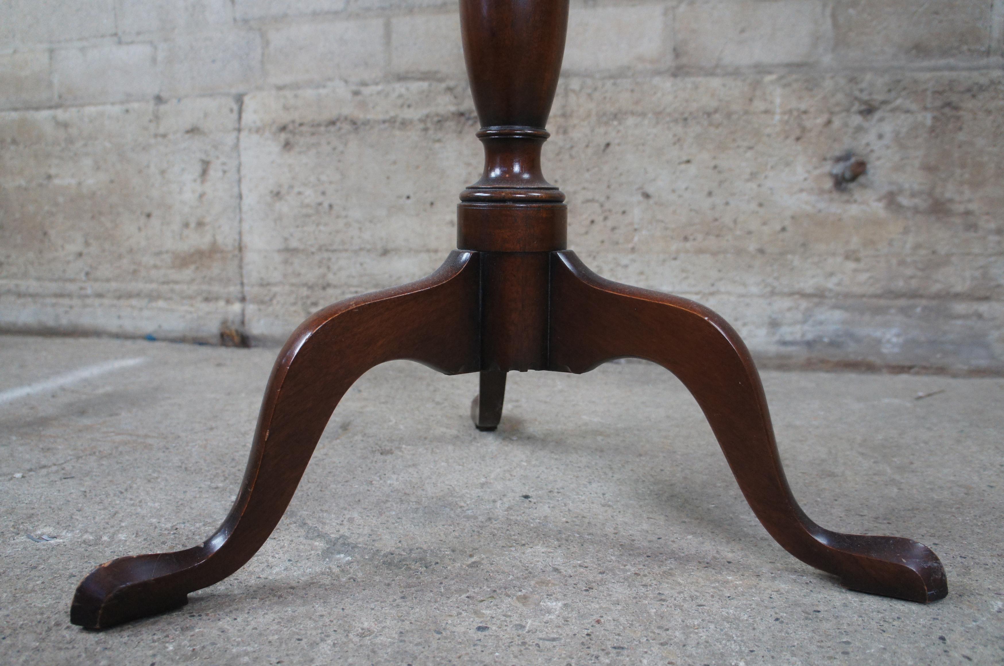 Kittinger - Support de bougie de table à plateau basculant en acajou de la restauration fédérale de Williamsburg en vente 4