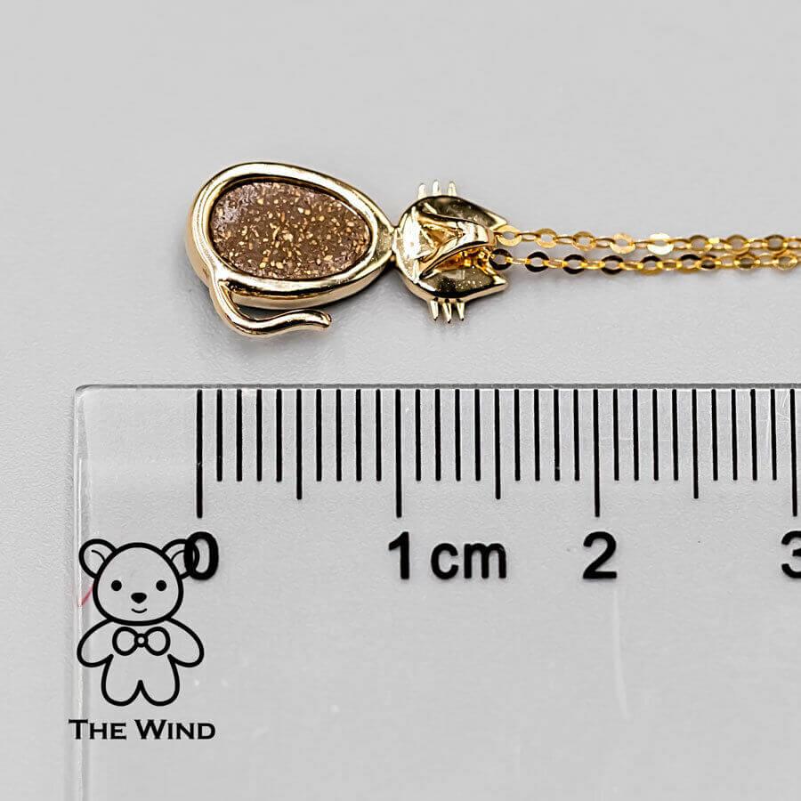 Artista Collana con ciondolo a forma di gatto con occhi di opale australiano, diamante e zaffiro in vendita