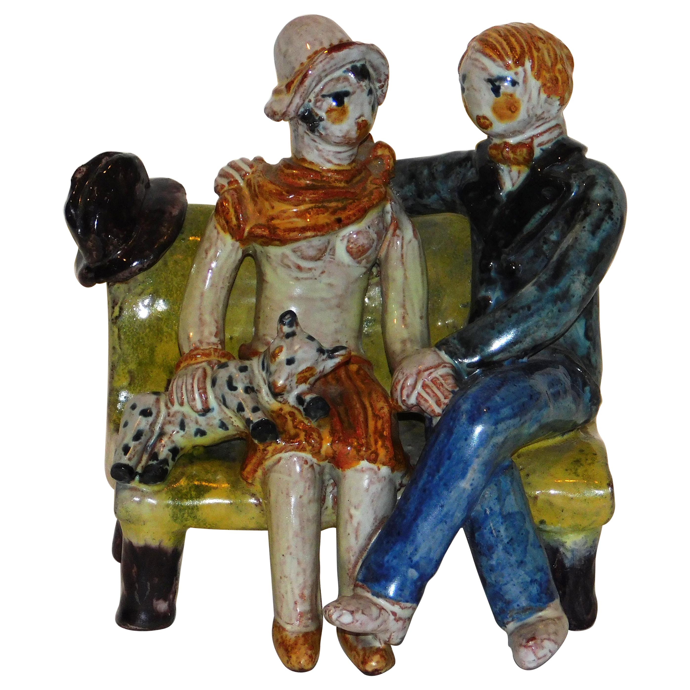 Kitty Rix, Ceramica Wiener Werkstatte, 1927, Deliziosa coppia su una panchina in vendita