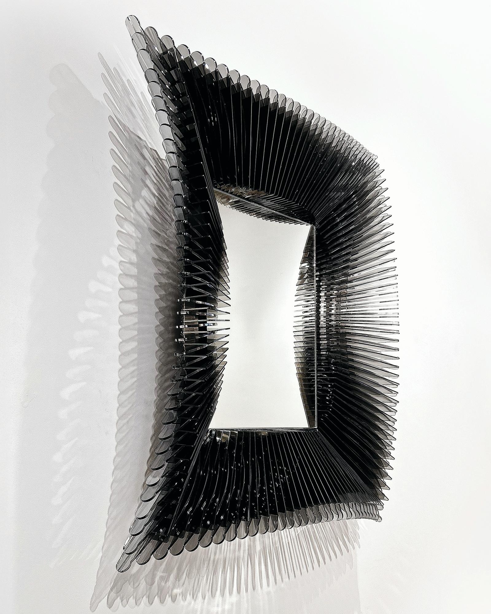 KIWA: Specchio da parete scultoreo contemporaneo e slanciato in vendita 2