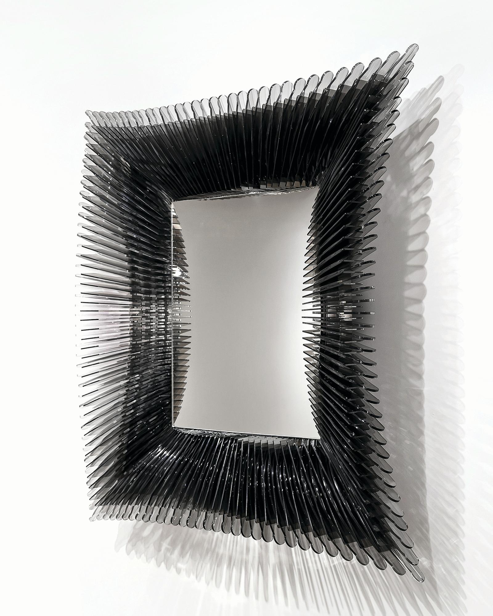 KIWA: Specchio da parete scultoreo contemporaneo e slanciato in vendita 3