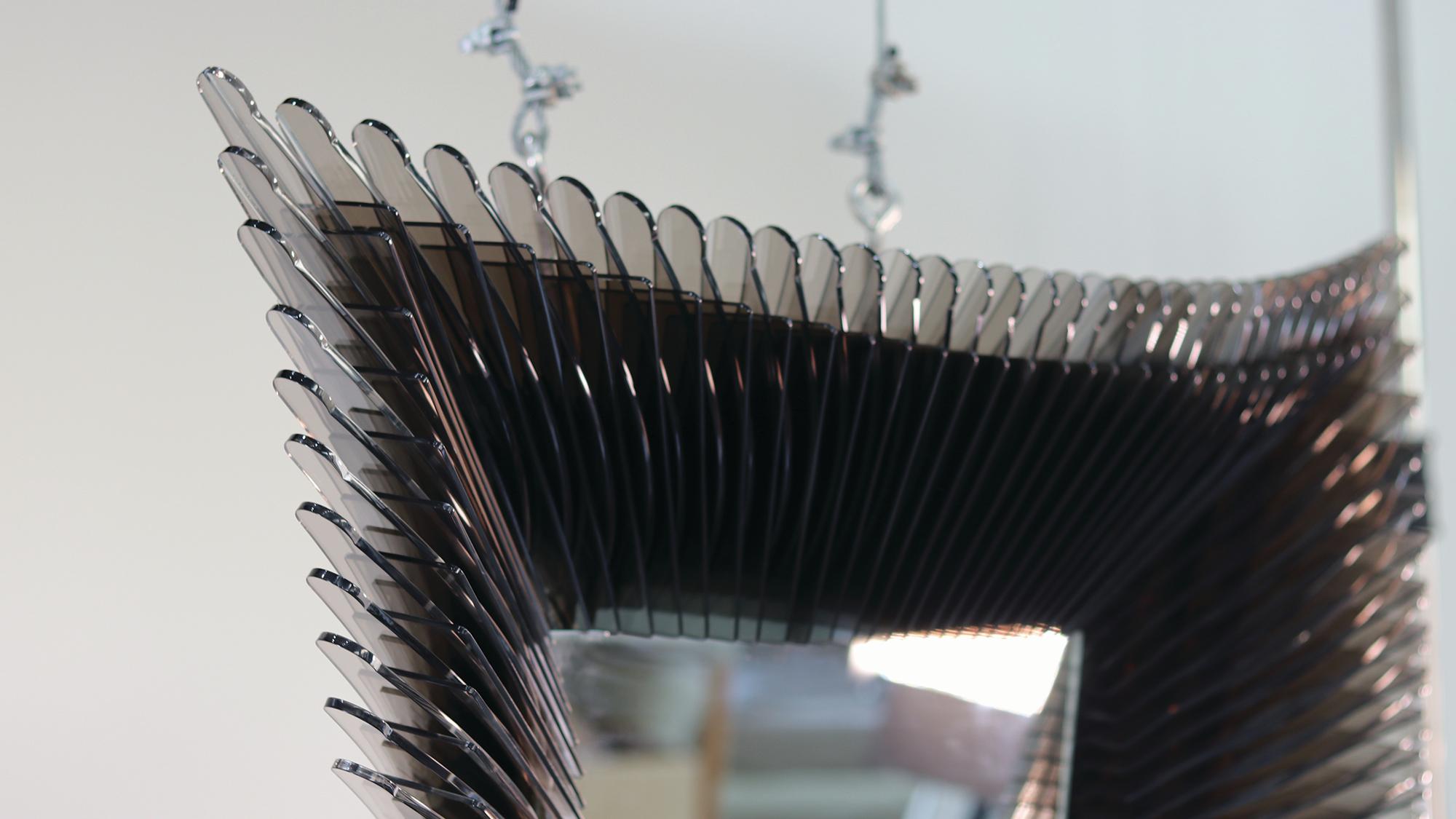 KIWA: Specchio da parete scultoreo contemporaneo e slanciato in vendita 5