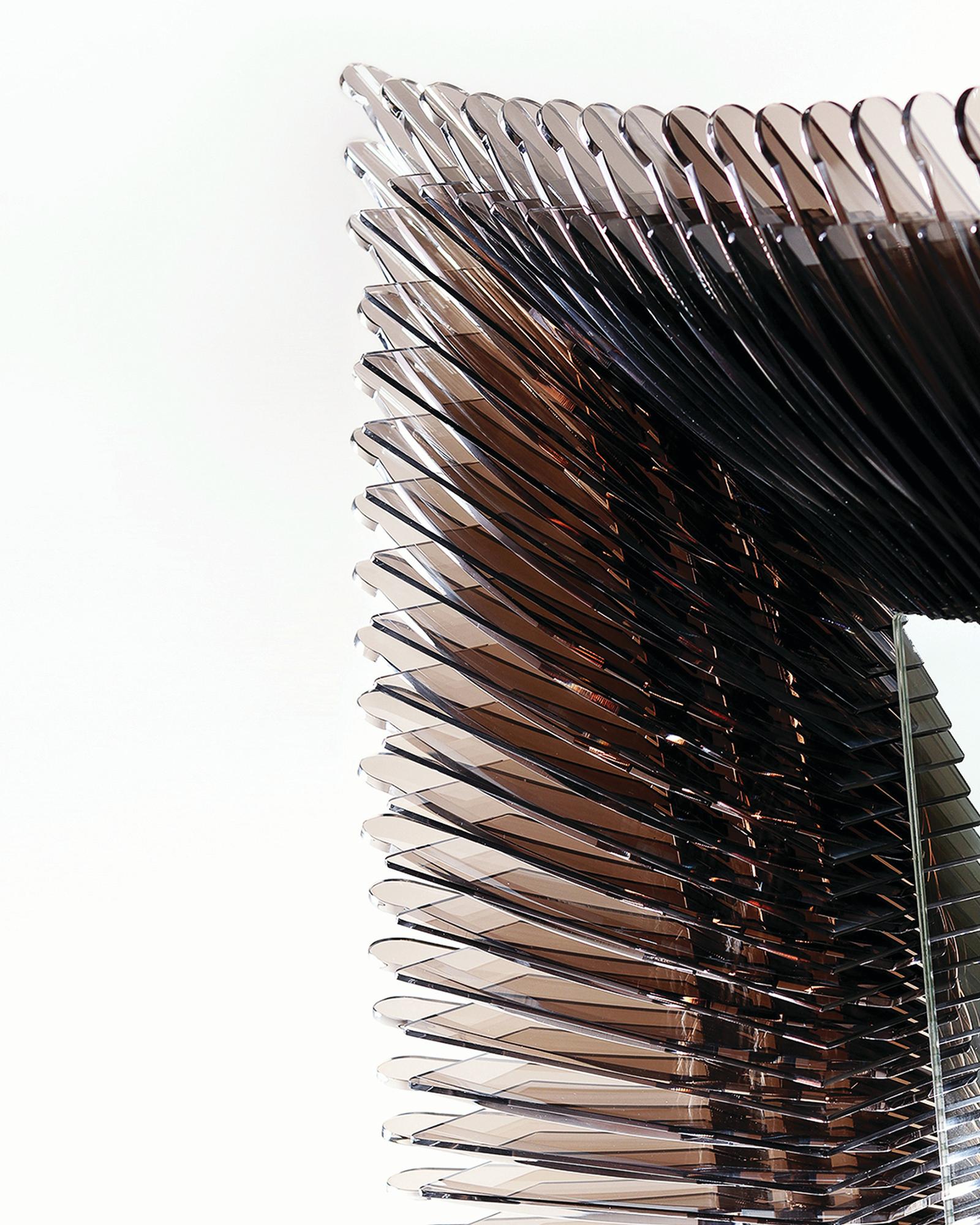 KIWA: Specchio da parete scultoreo contemporaneo e slanciato in vendita 8