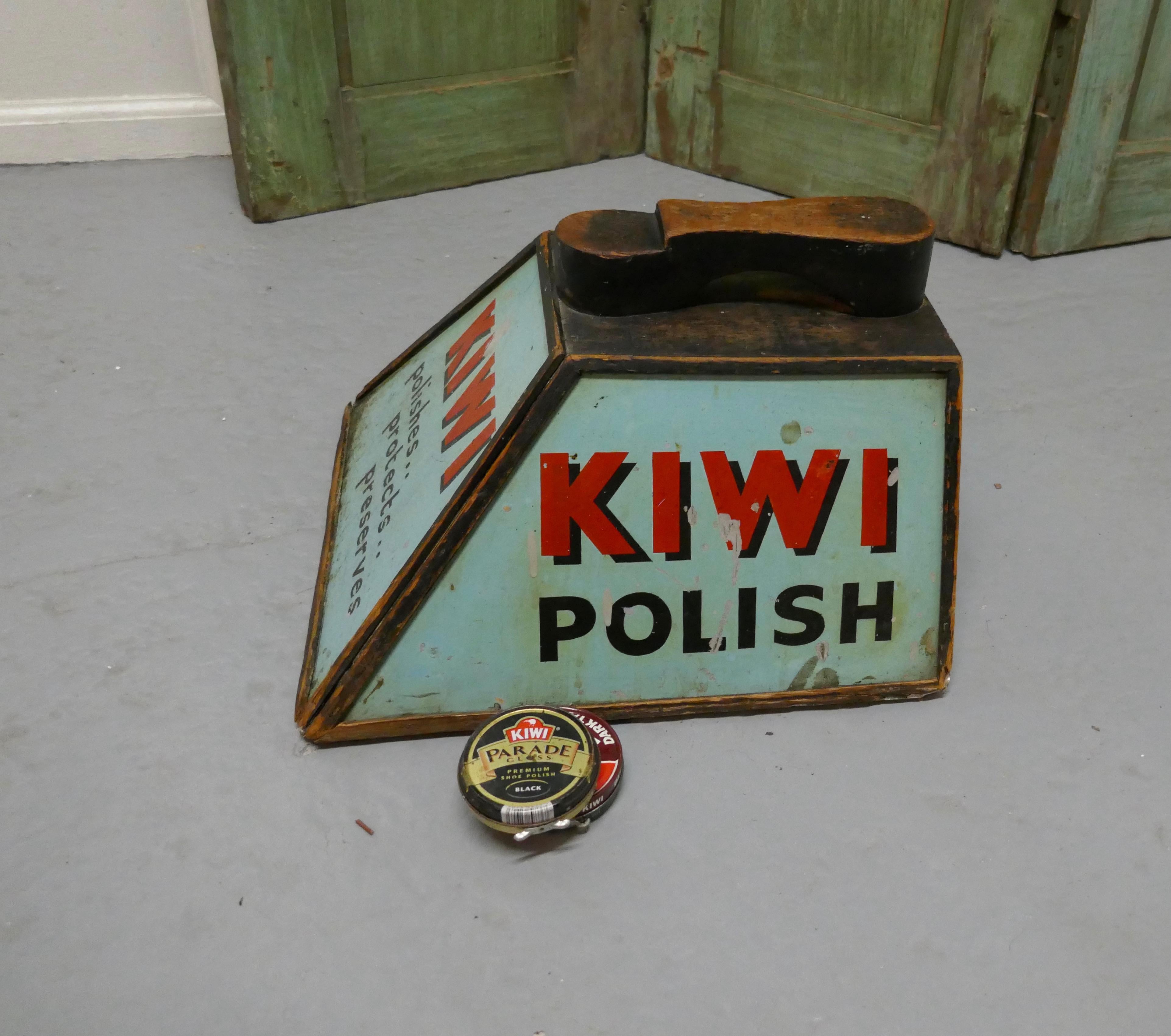 Kiwi Boot Polish Advertising Shoe Cleaning Box with Shoe Rest In Good Condition In Chillerton, Isle of Wight