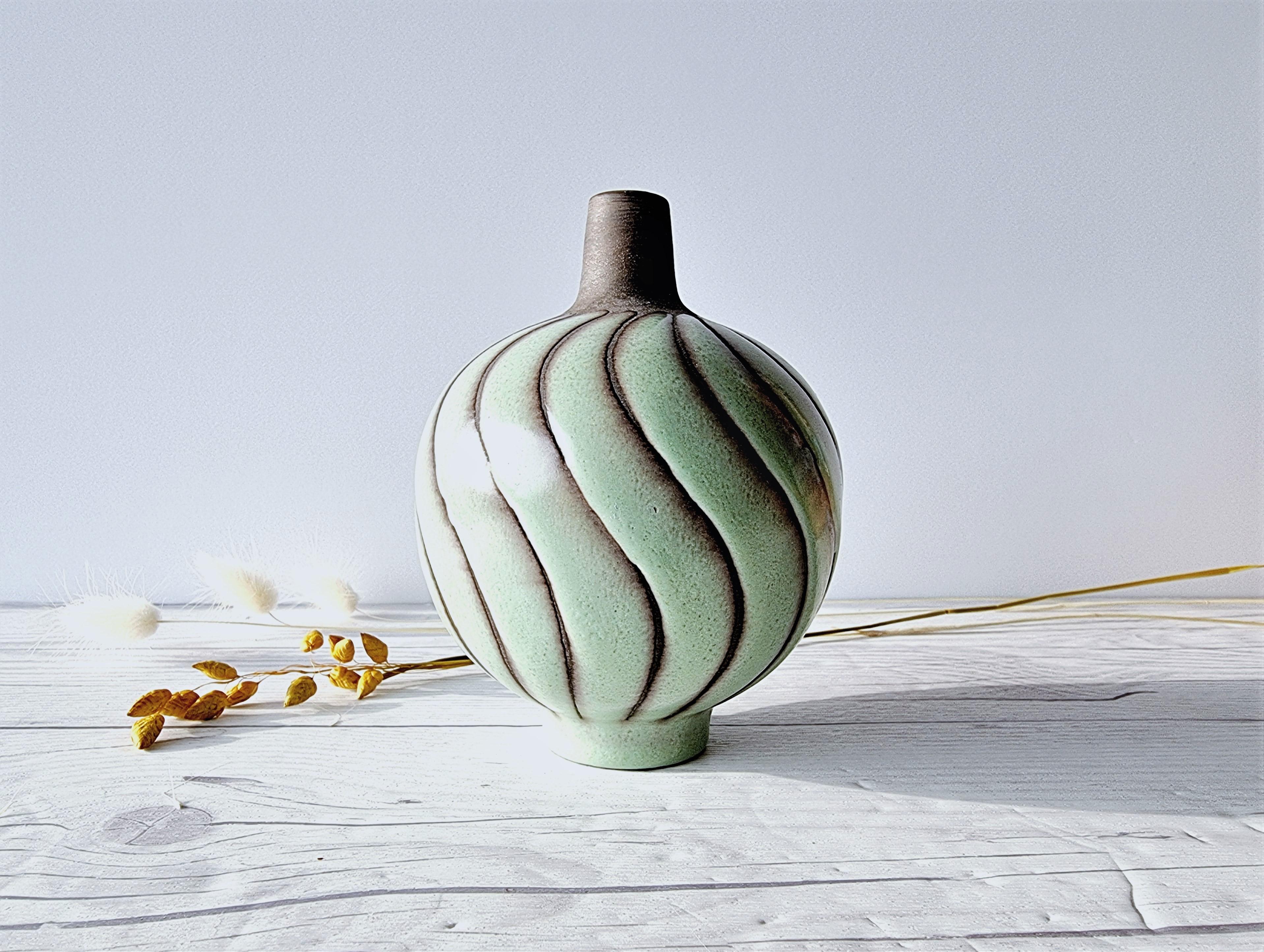 Scandinavian Modern Kjell Blomberg for Upsala Ekeby, 1954 'Turbin' 'Turbine' Series, Sgraffito Vase