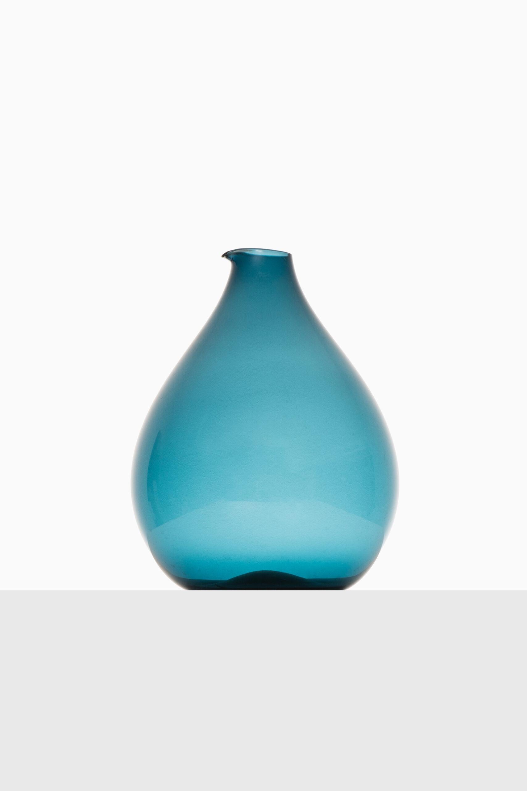 Swedish Kjell Blomberg Vase Produced by Gullaskruf in Sweden For Sale