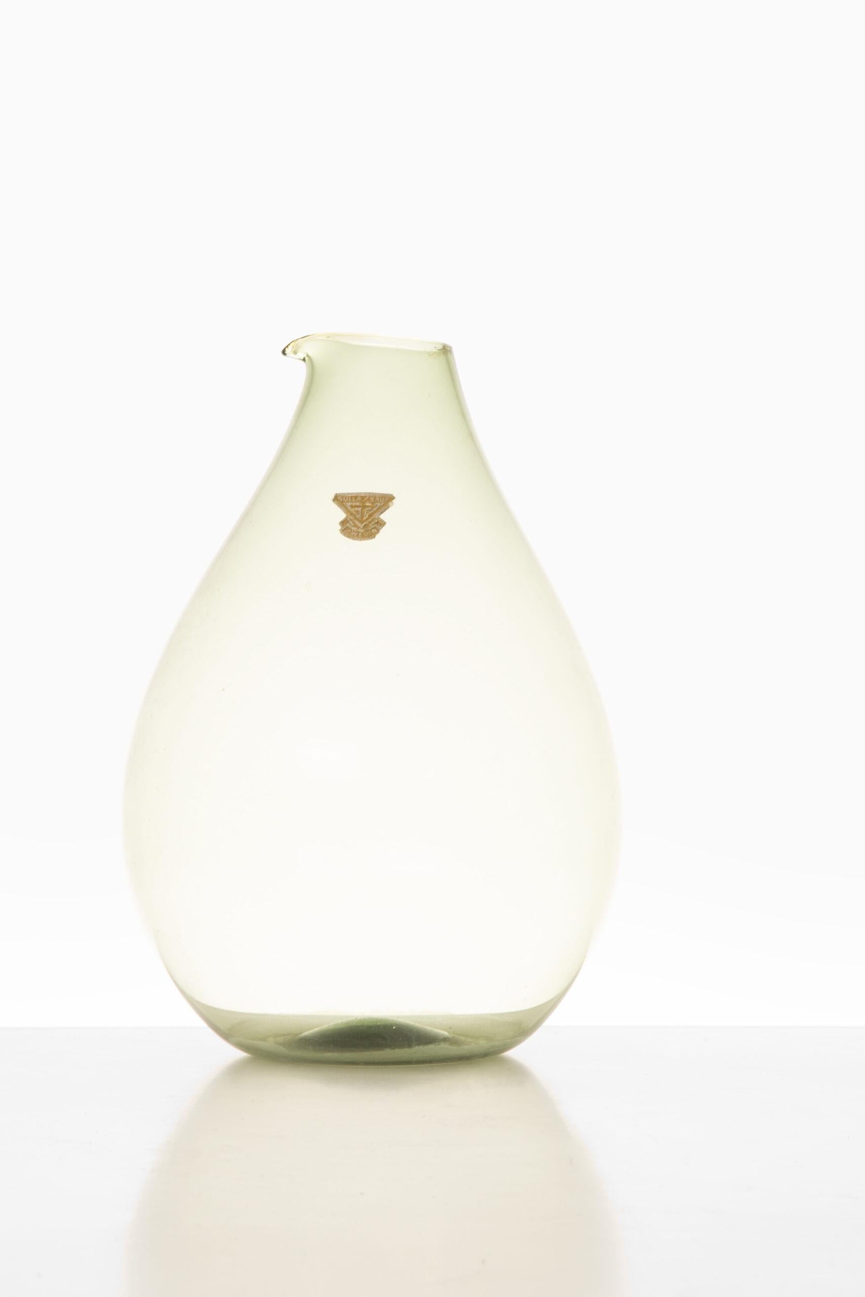 Swedish Kjell Blomberg Vase Produced by Gullaskruf in Sweden For Sale