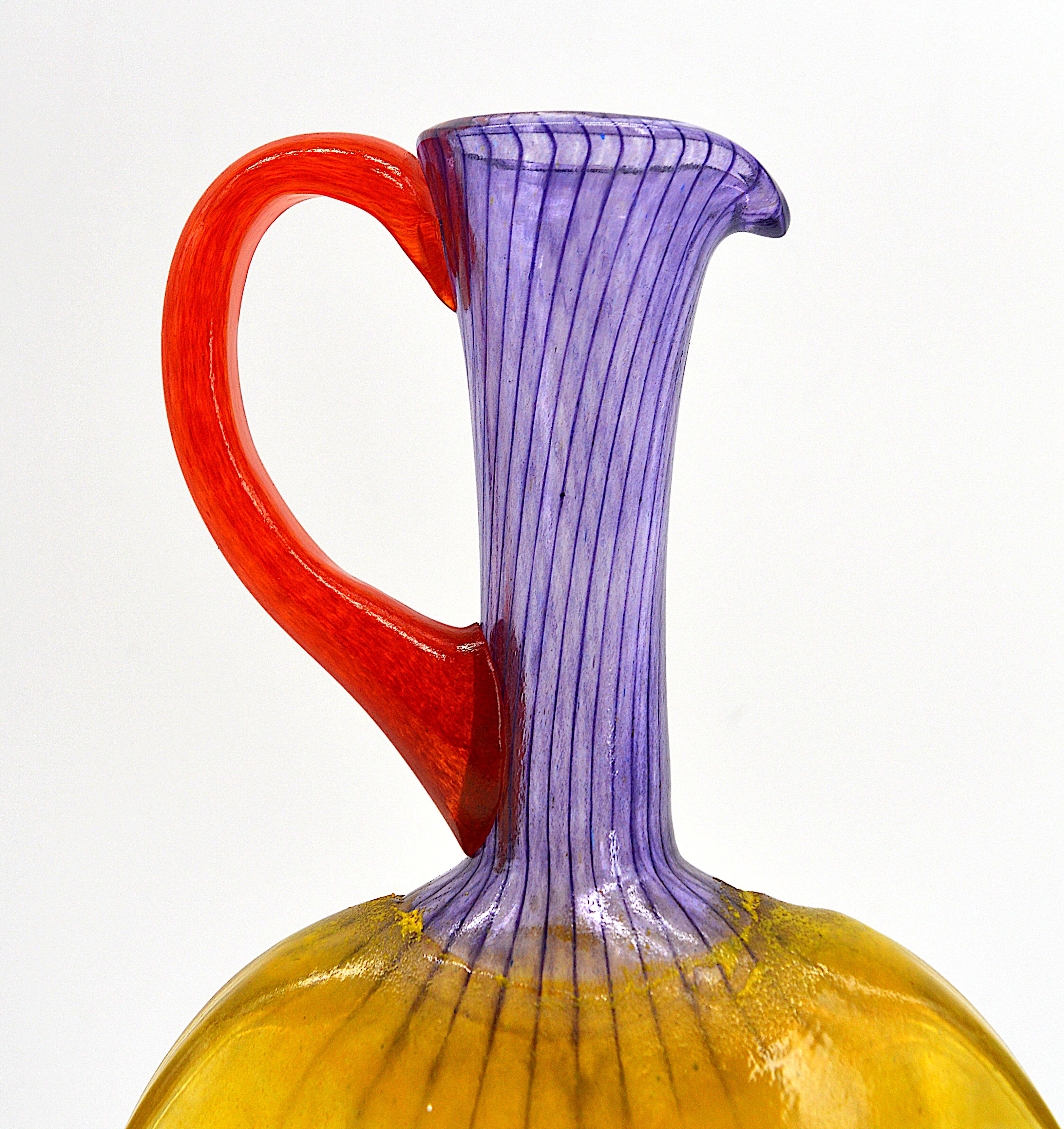 Svedese Caraffa in vetro artistico di Kjell Engman, fine anni '90, 1999 in vendita