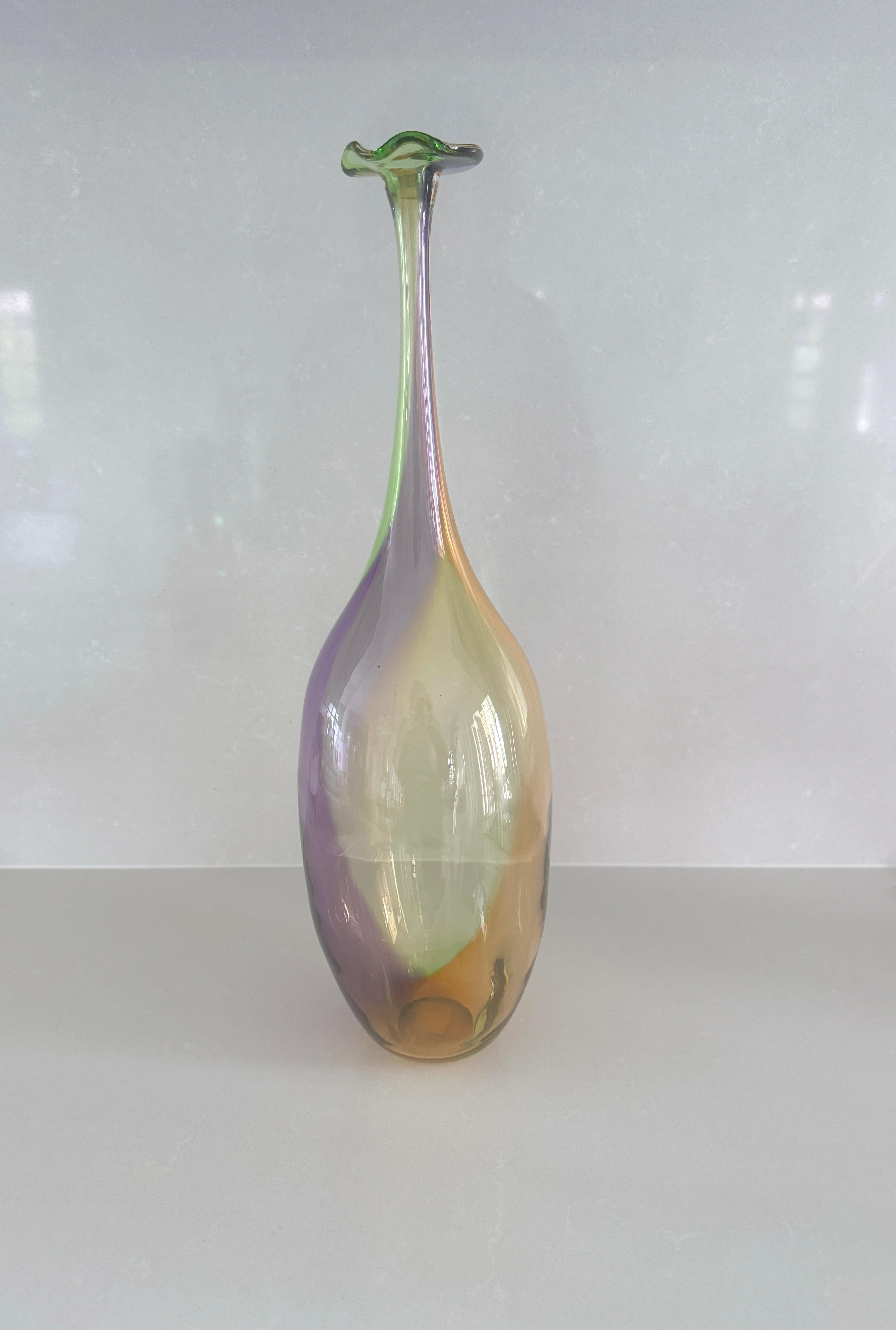 Kjell Engman, Coppia di bottiglie mod. Fidji multi color, prod. Kosta Boda in vendita 6