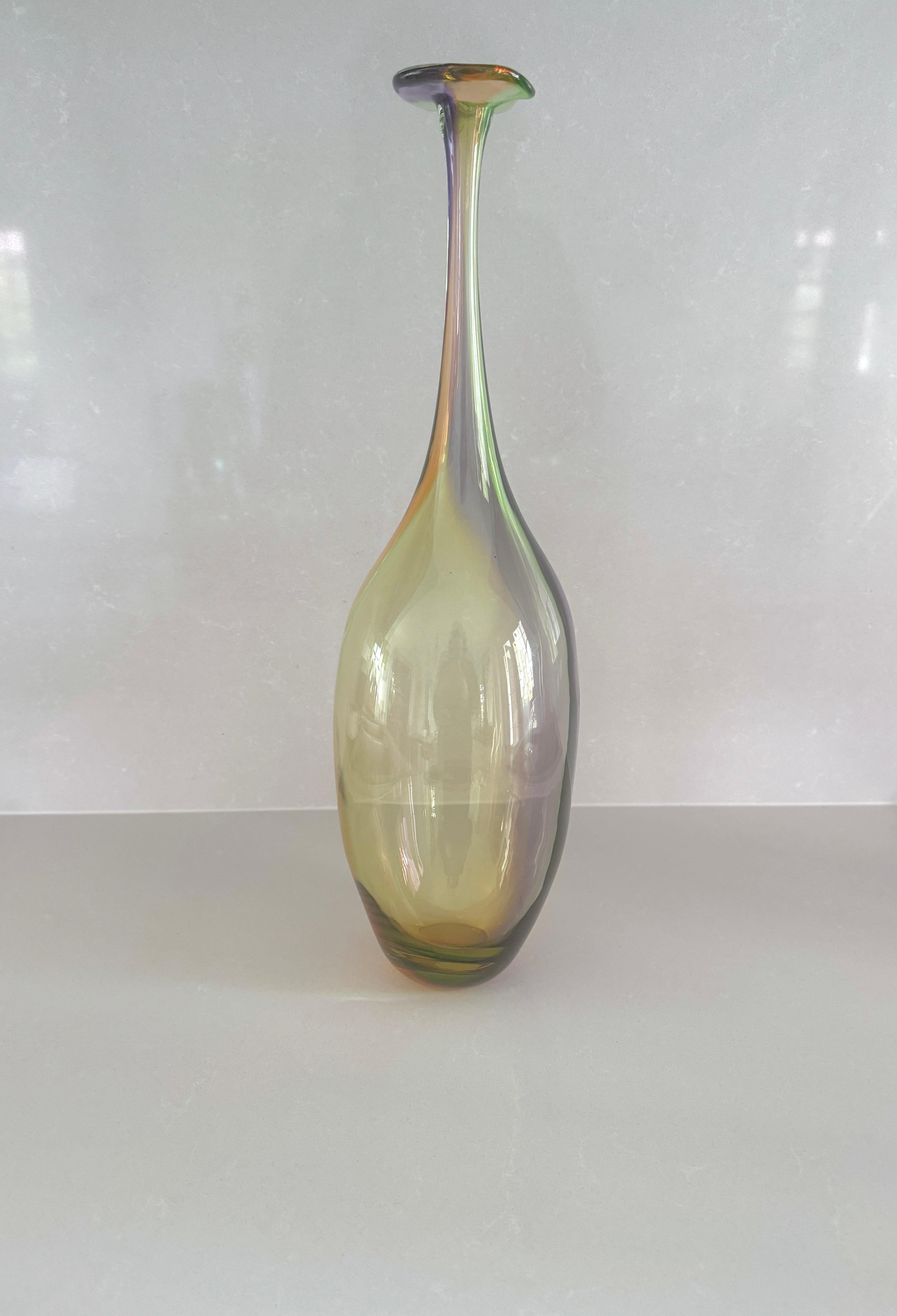 Kjell Engman, Coppia di bottiglie mod. Fidji multi color, prod. Kosta Boda in vendita 8