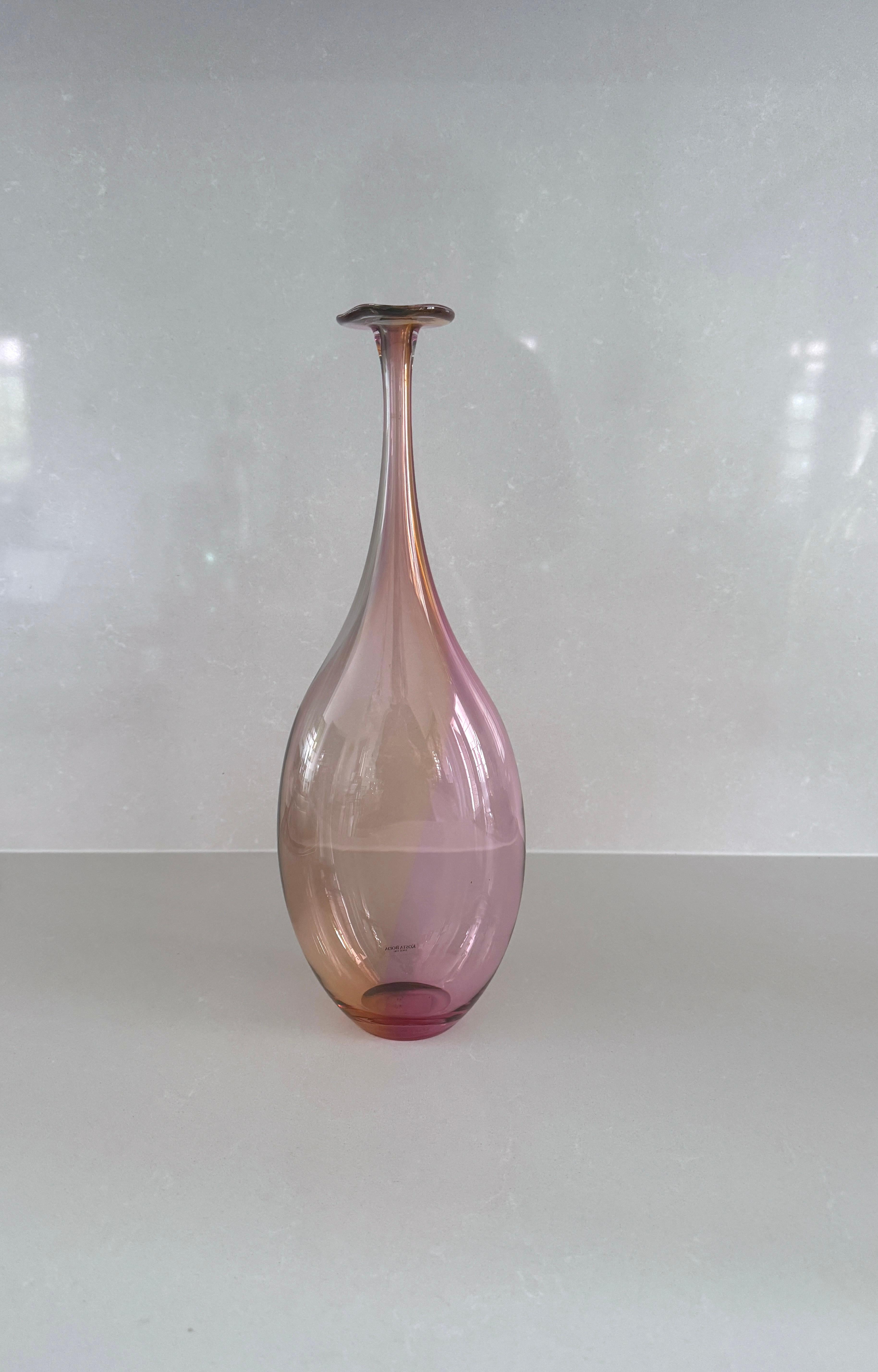 Kjell Engman, Coppia di bottiglie mod. Fidji multi color, prod. Kosta Boda in vendita 11